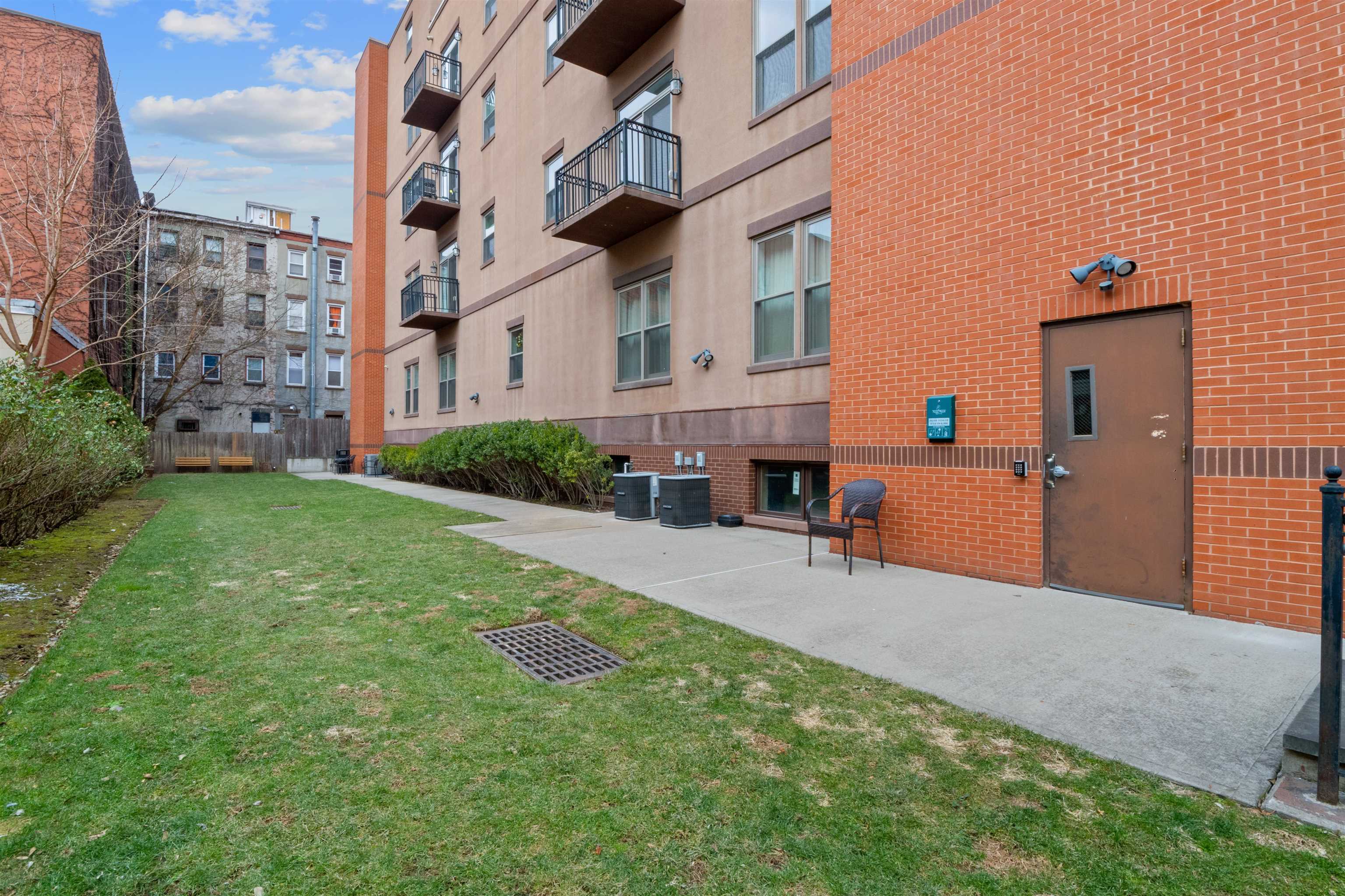 231 1ST ST Unit: 2G