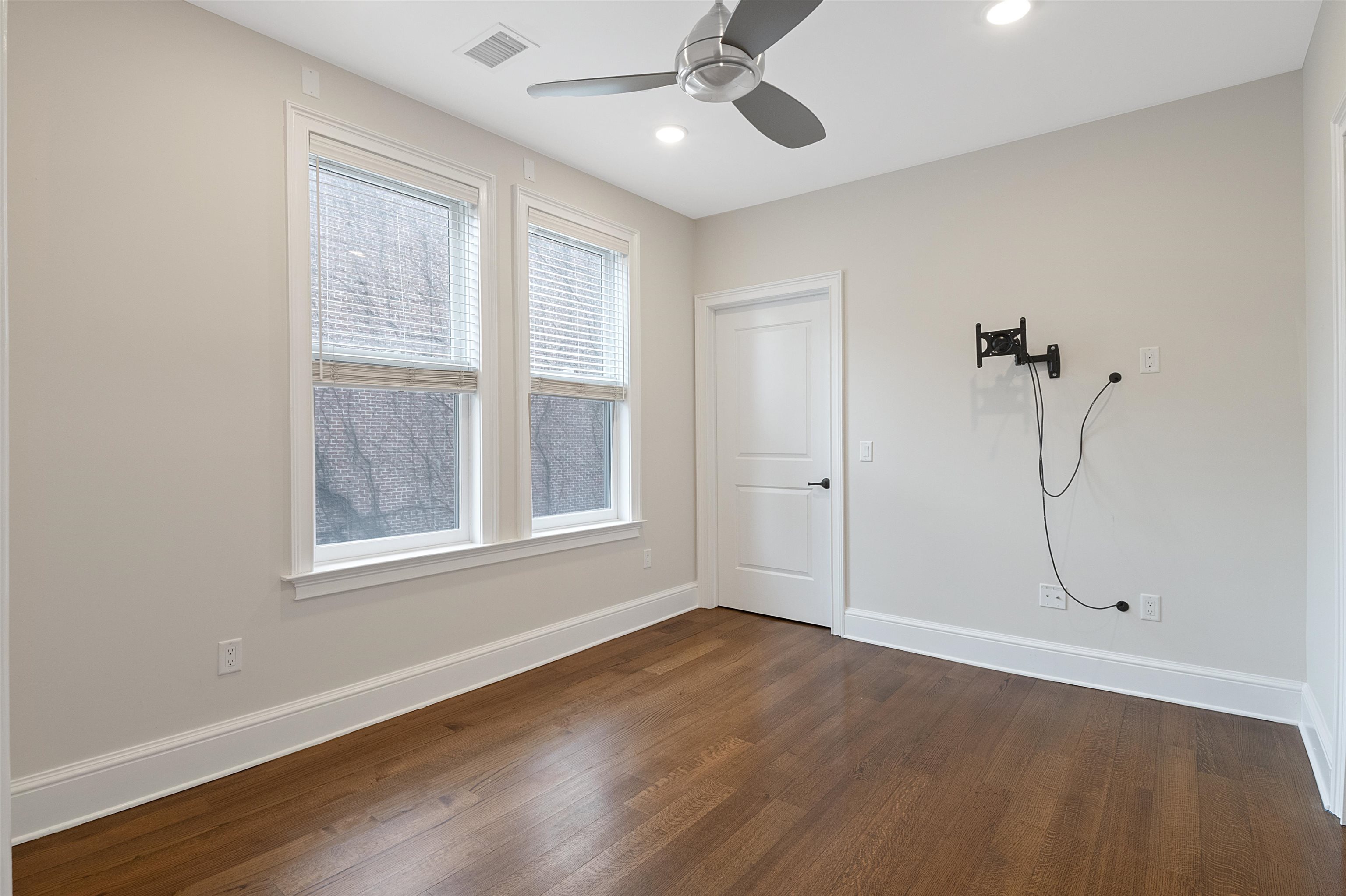 231 1ST ST Unit: 2G
