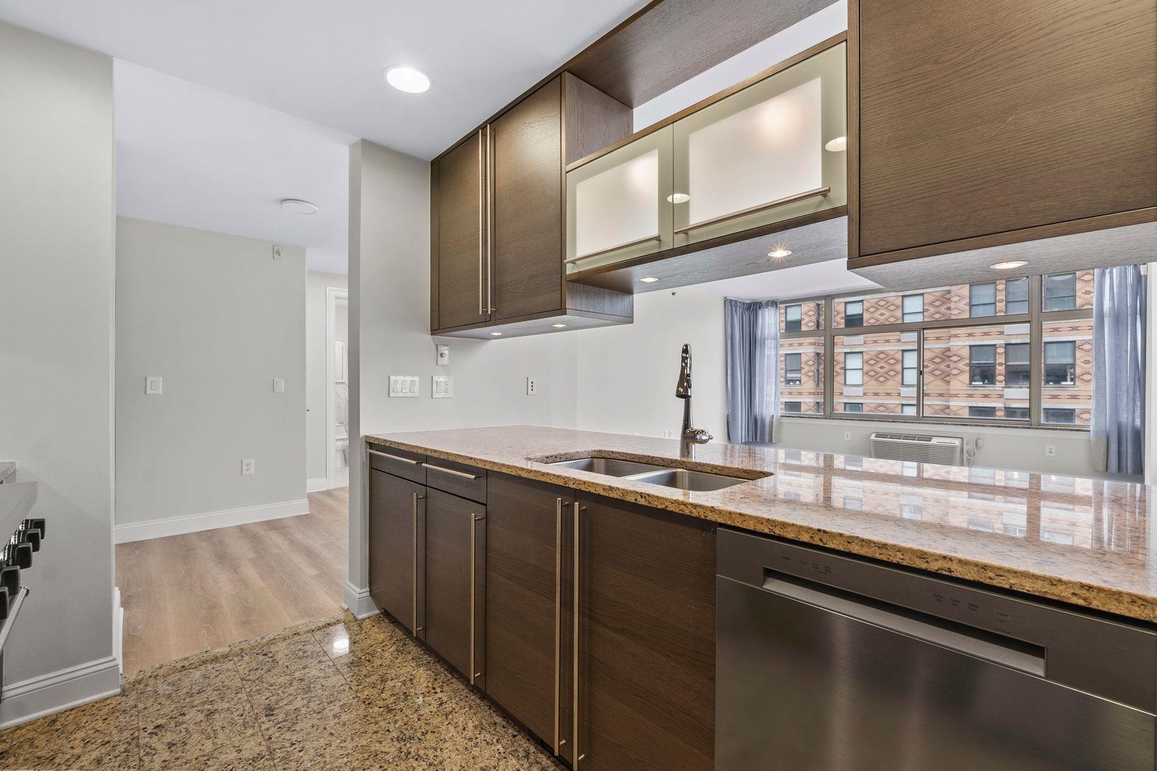 10 REGENT ST Unit: 606