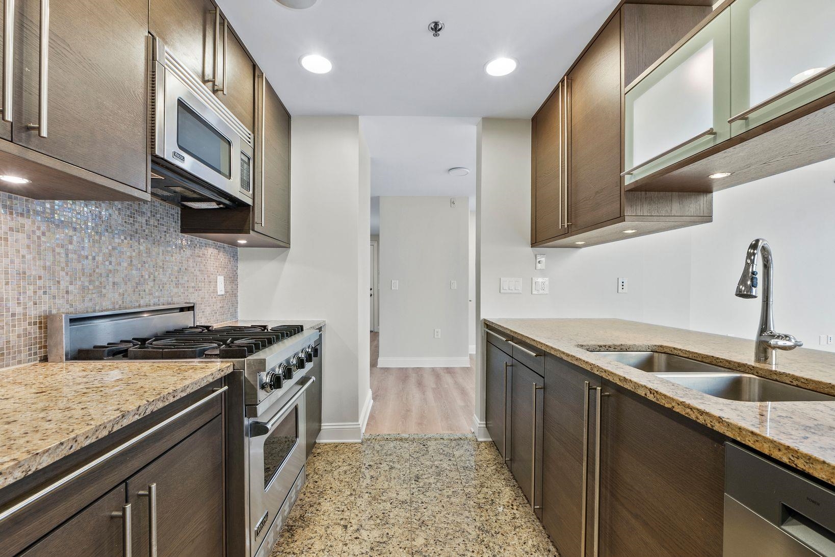 10 REGENT ST Unit: 606
