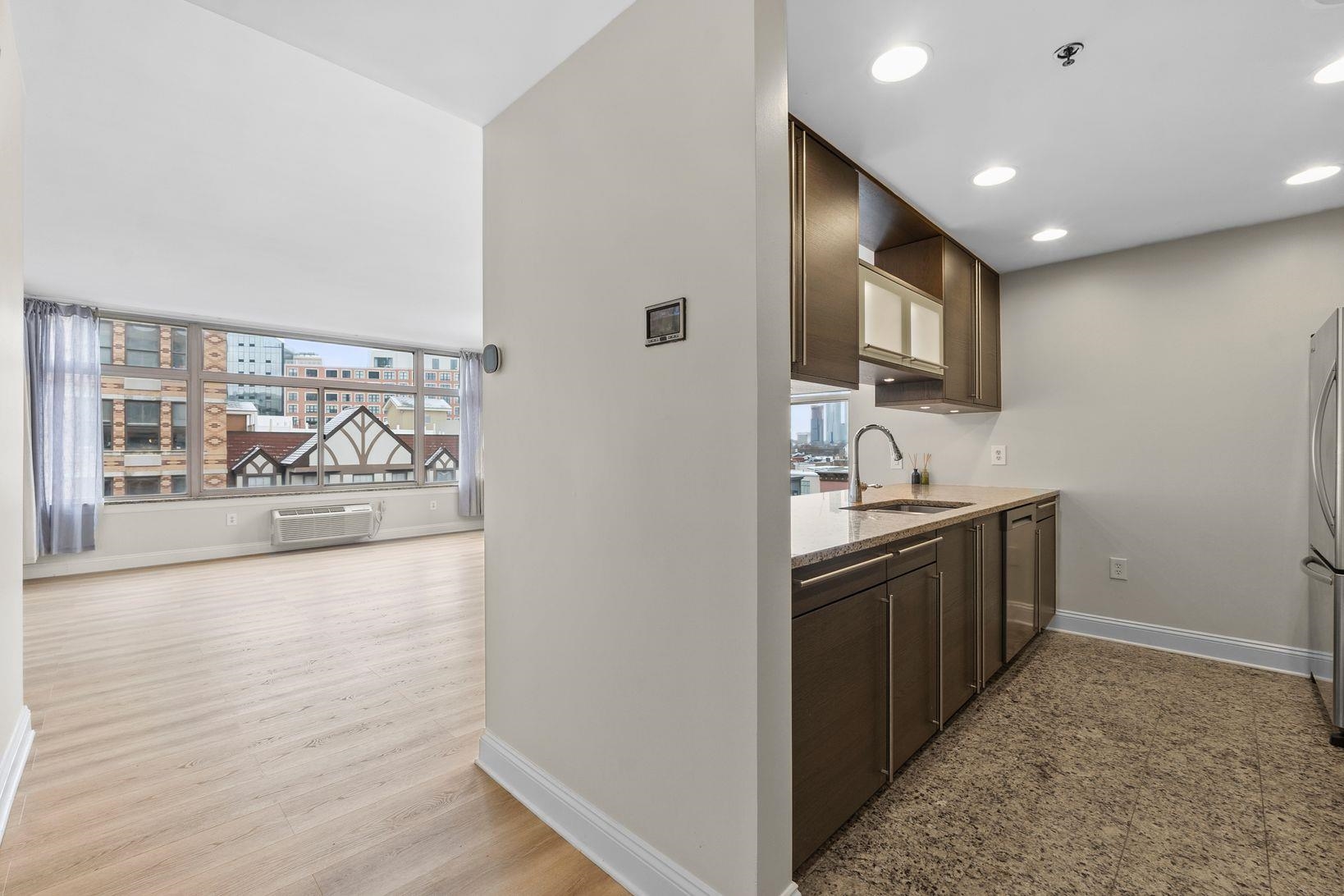 10 REGENT ST Unit: 606