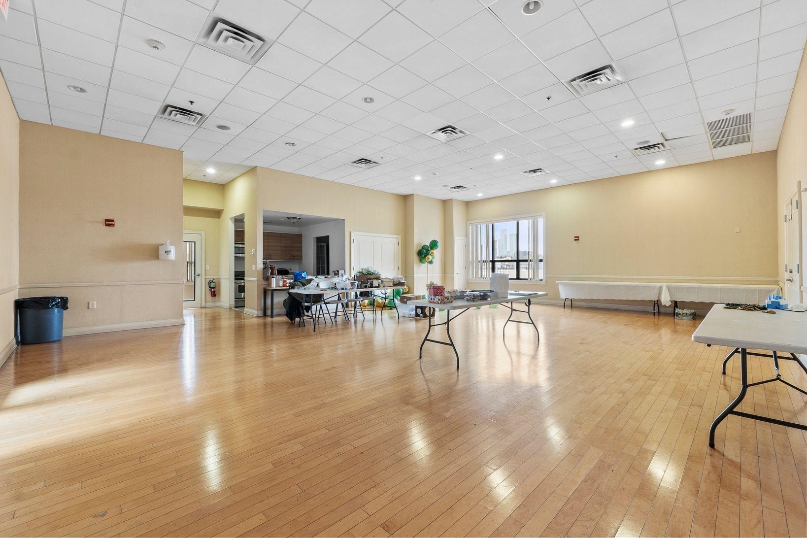 10 REGENT ST Unit: 606