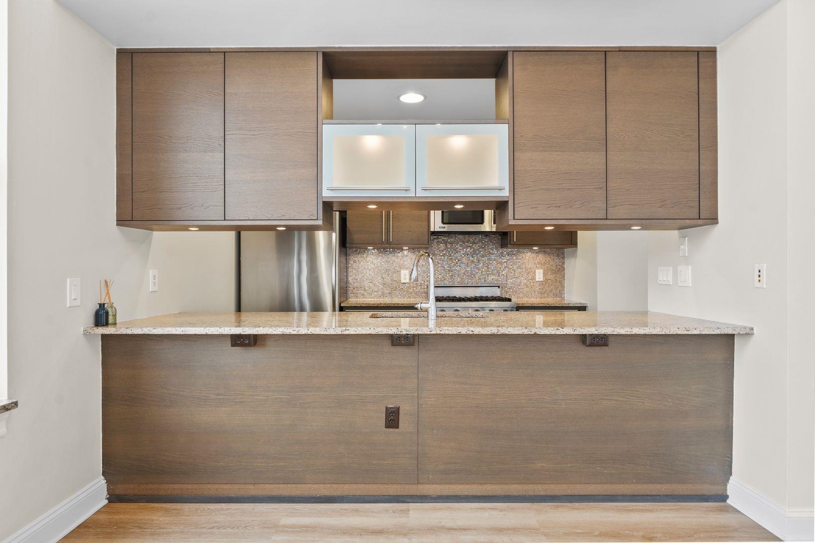 10 REGENT ST Unit: 606