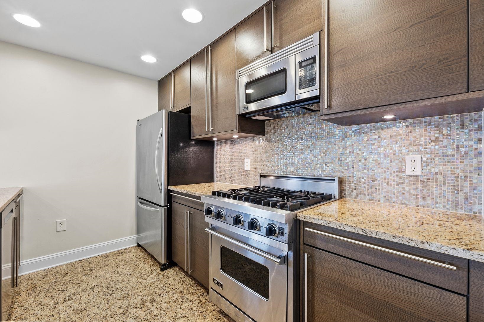 10 REGENT ST Unit: 606