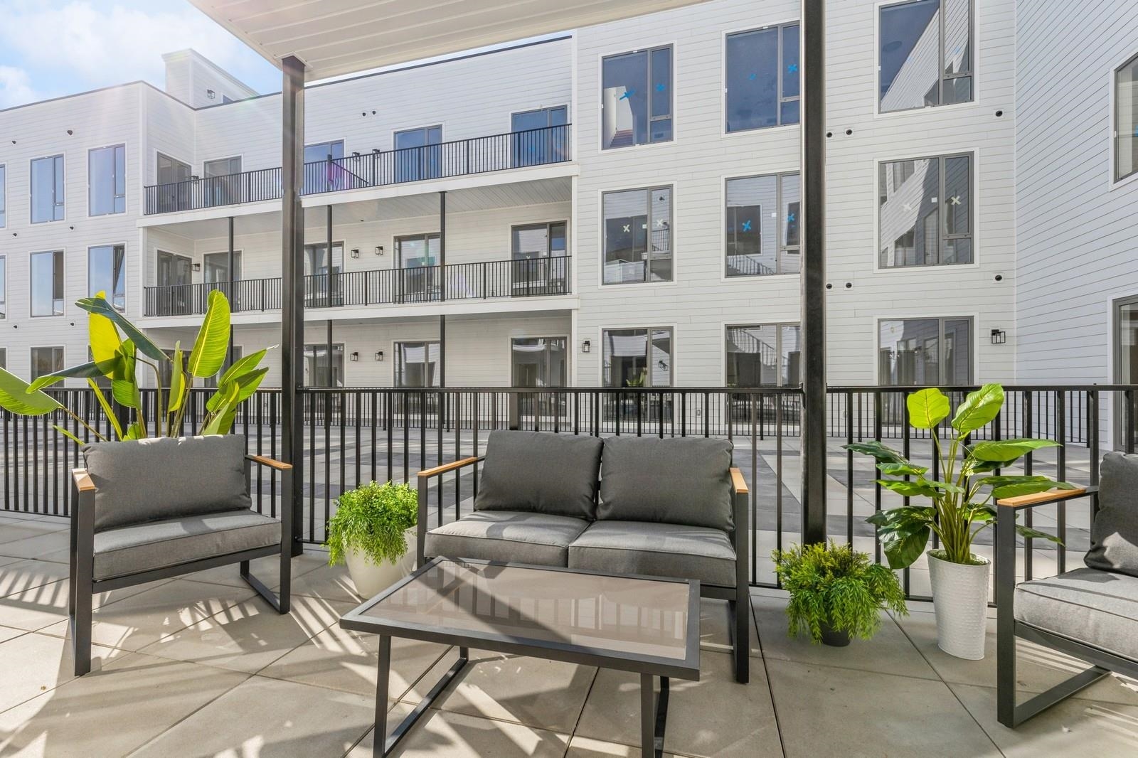 425 3RD ST Unit: 303
