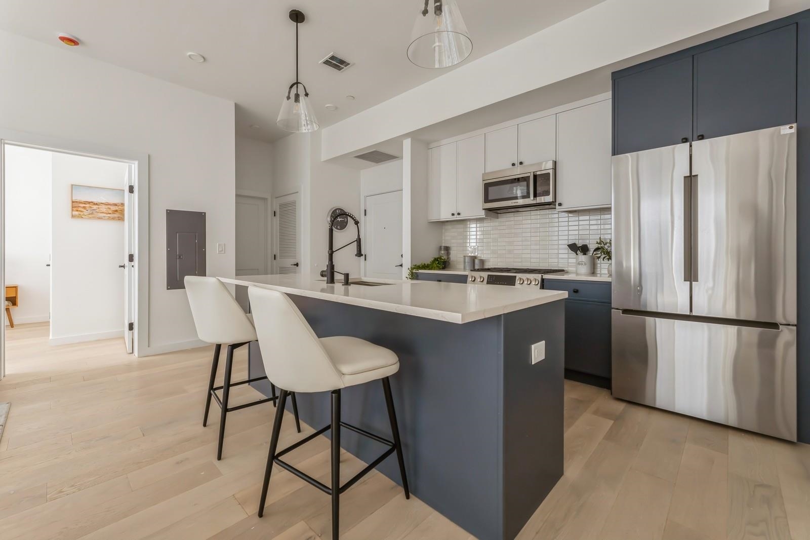 425 3RD ST Unit: 303
