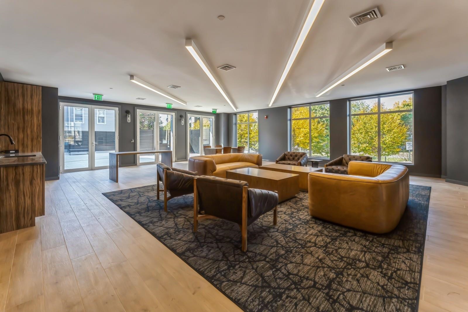 425 3RD ST Unit: 303