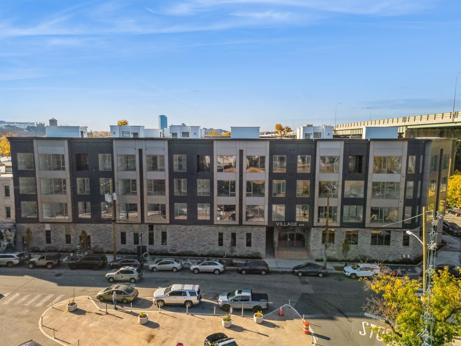 425 3RD ST Unit: 303