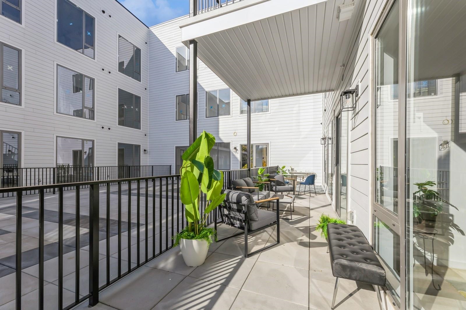 425 3RD ST Unit: 303