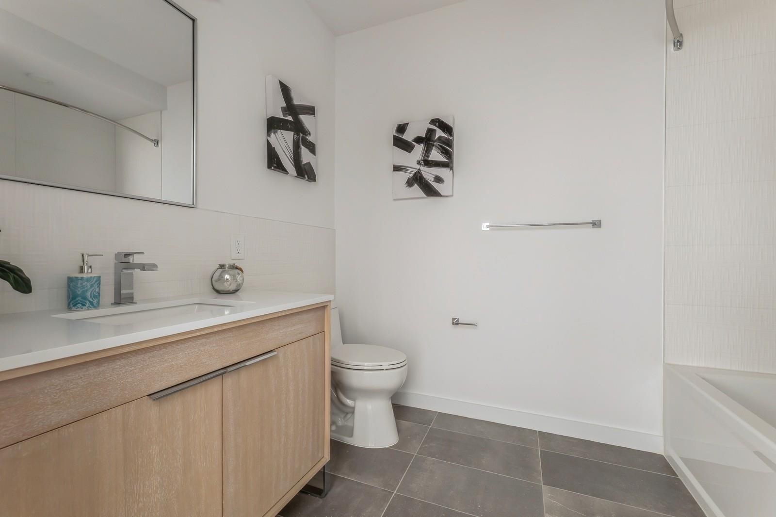 425 3RD ST Unit: 303