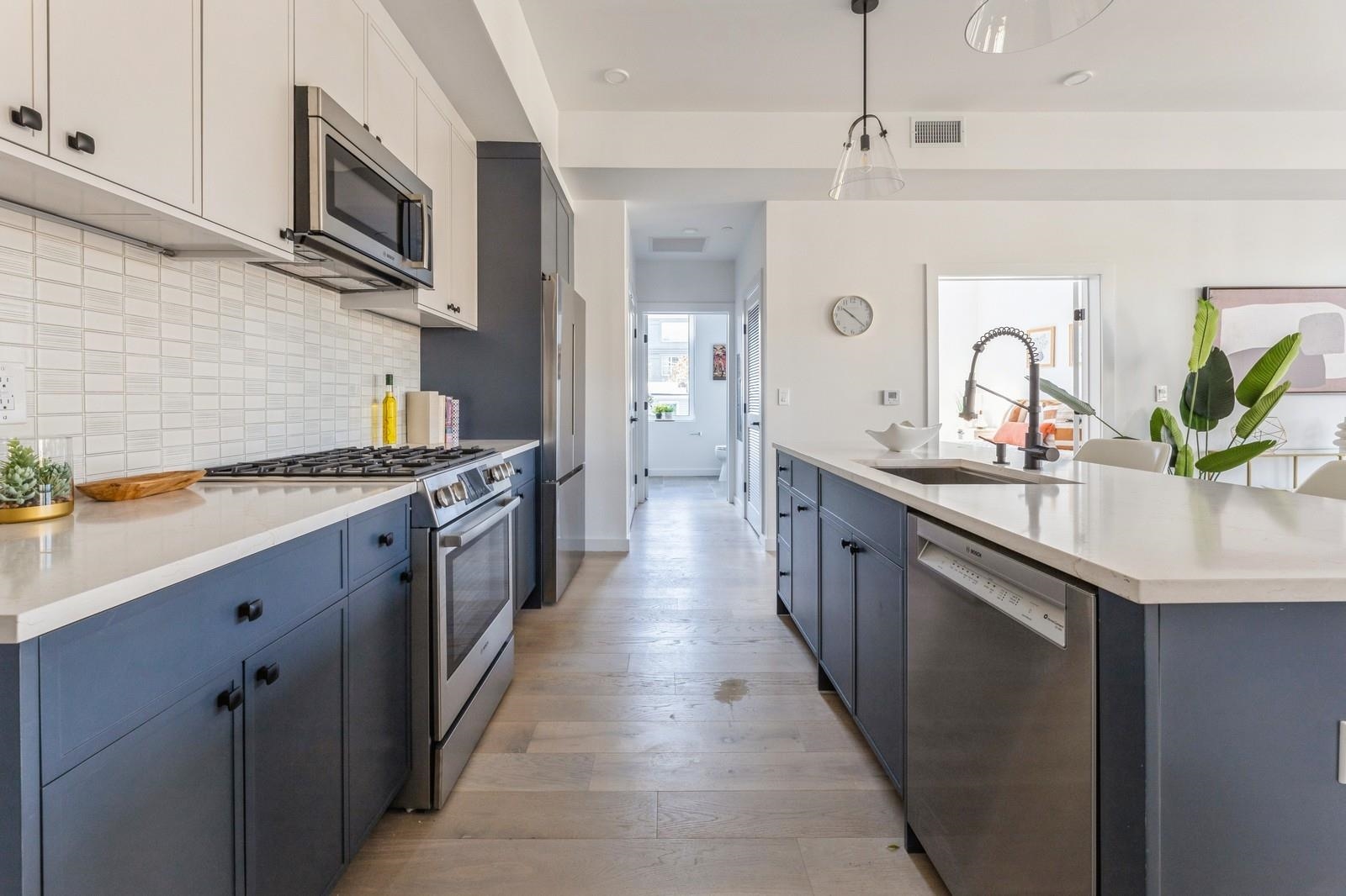 425 3RD ST Unit: 303
