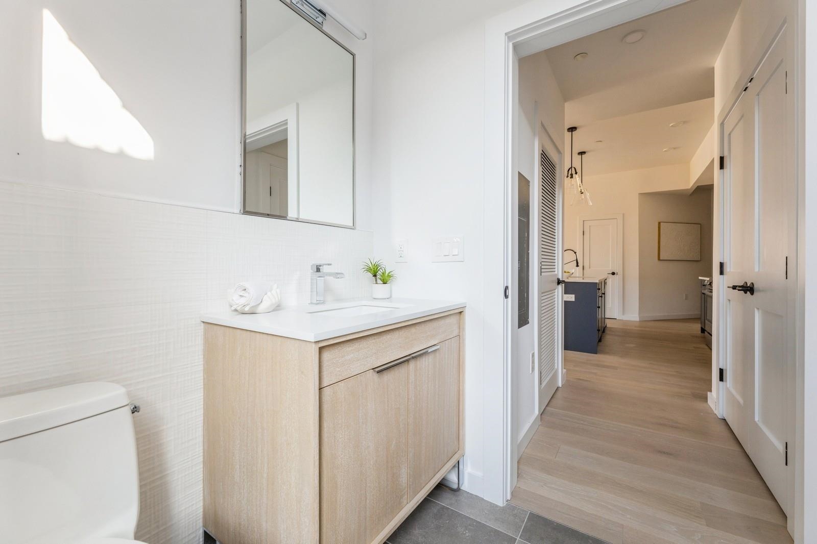 425 3RD ST Unit: 303