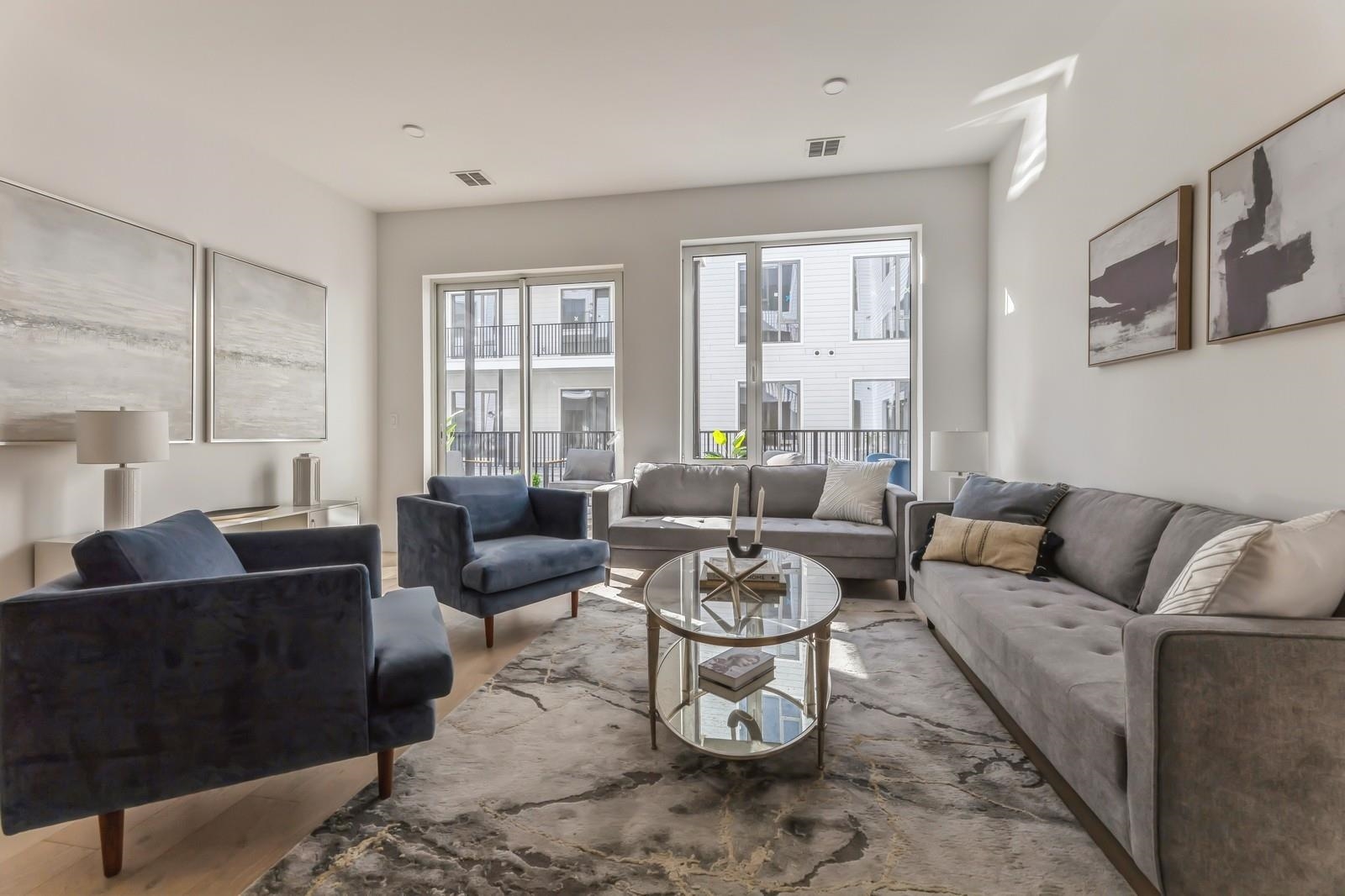 425 3RD ST Unit: 303