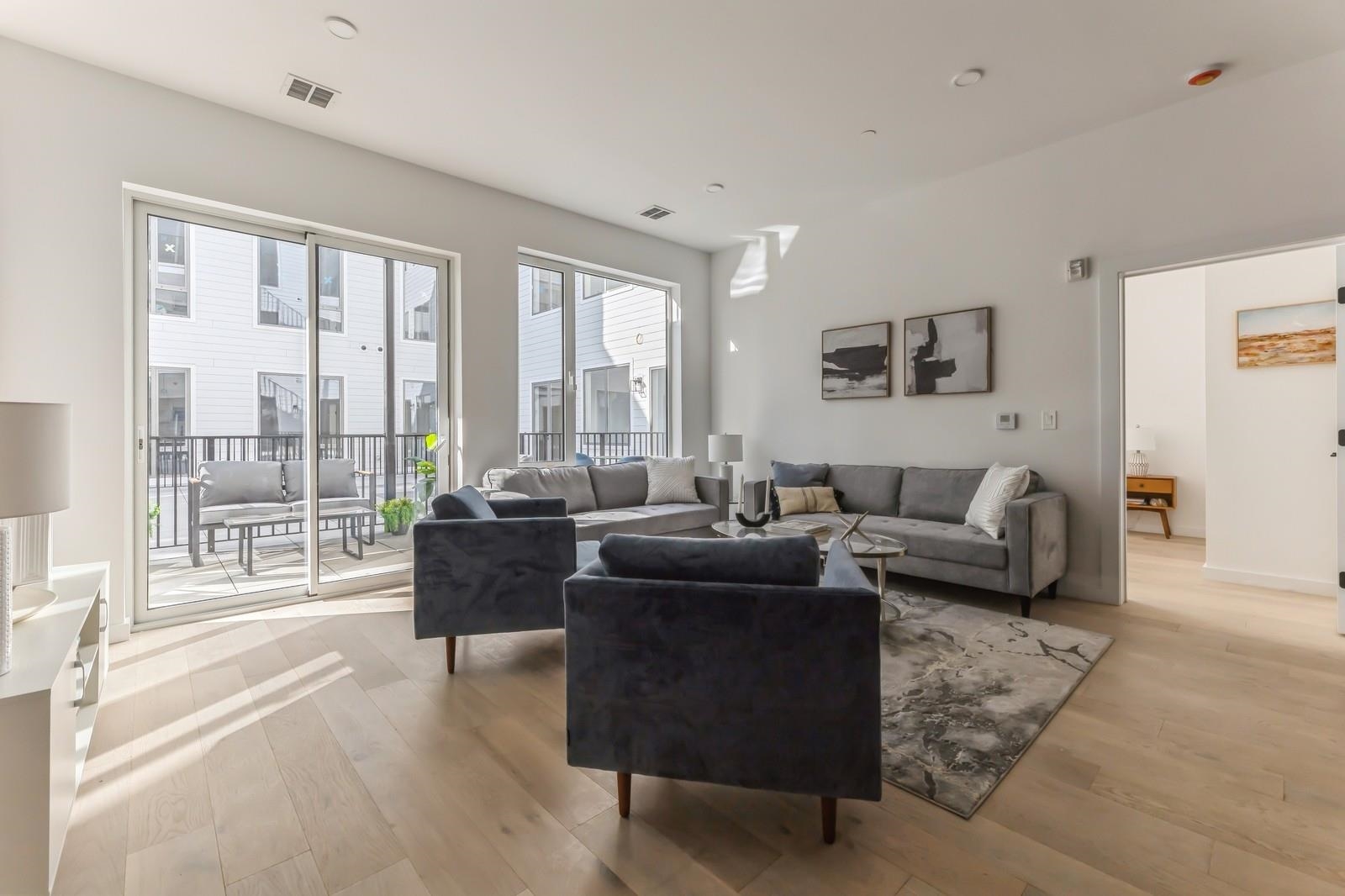 425 3RD ST Unit: 303