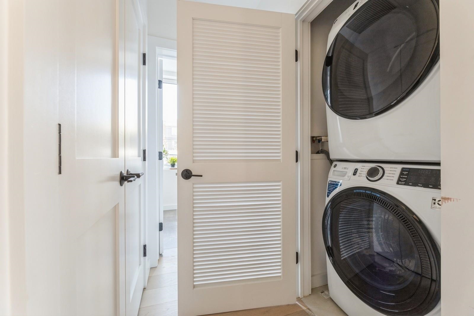 425 3RD ST Unit: 303