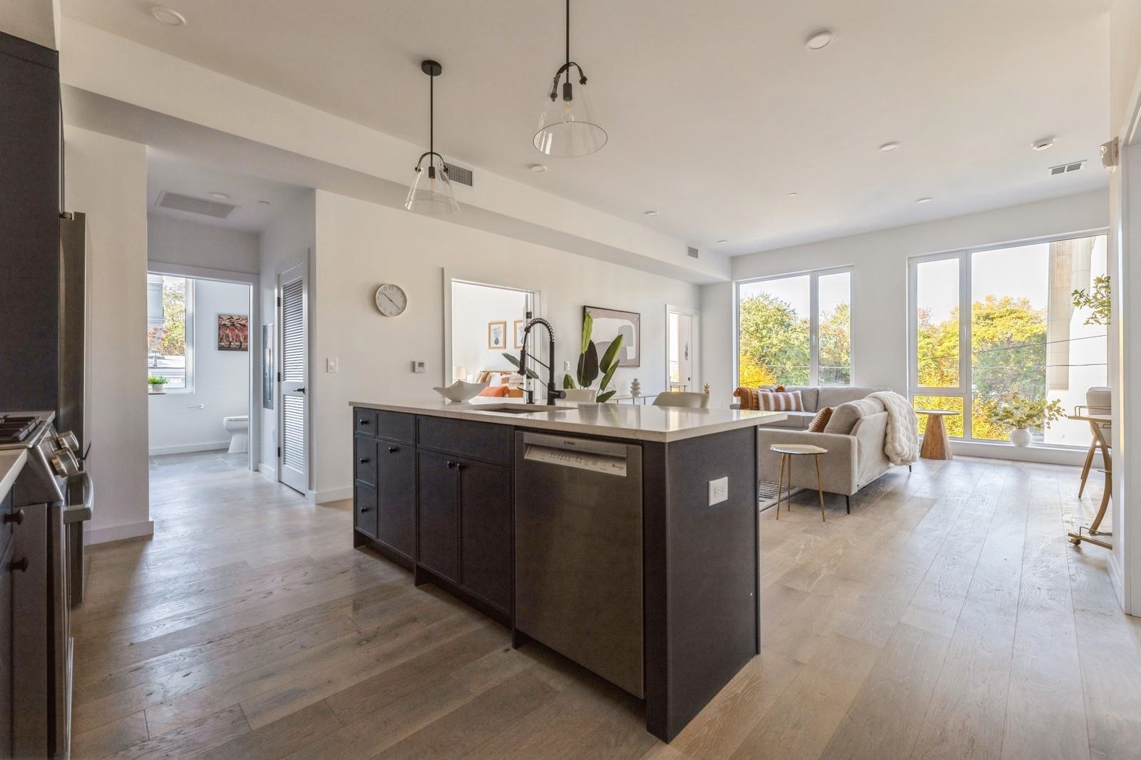 425 3RD ST Unit: 303