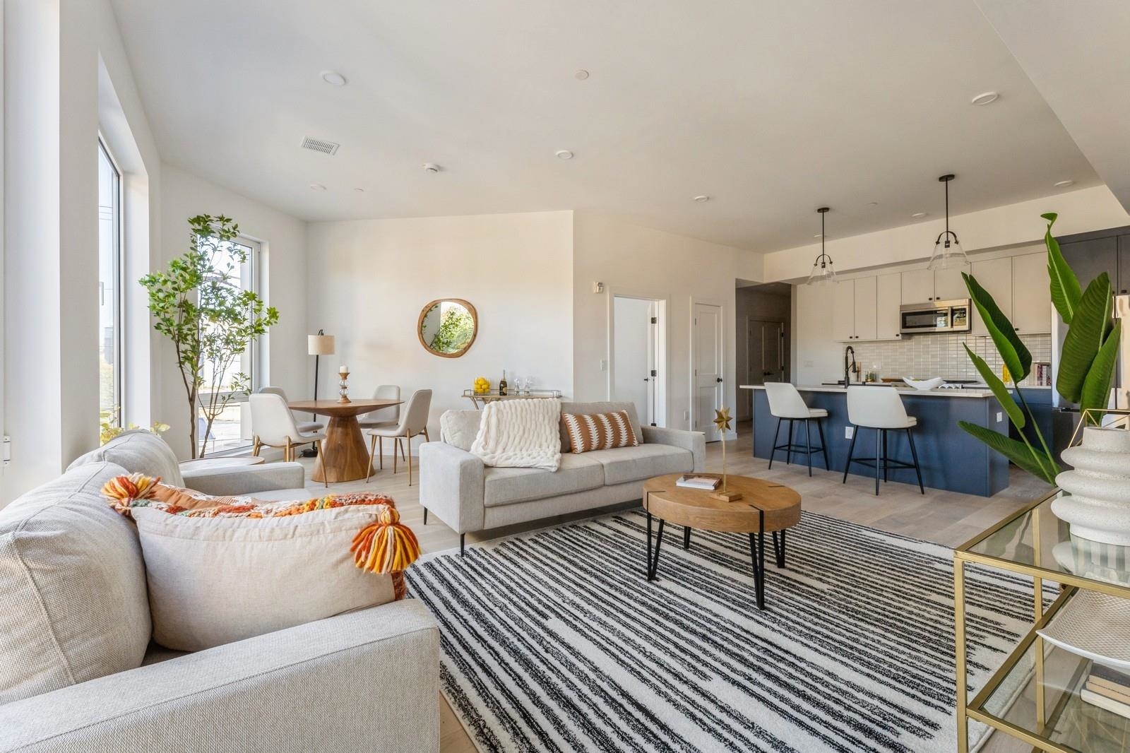 425 3RD ST Unit: 303