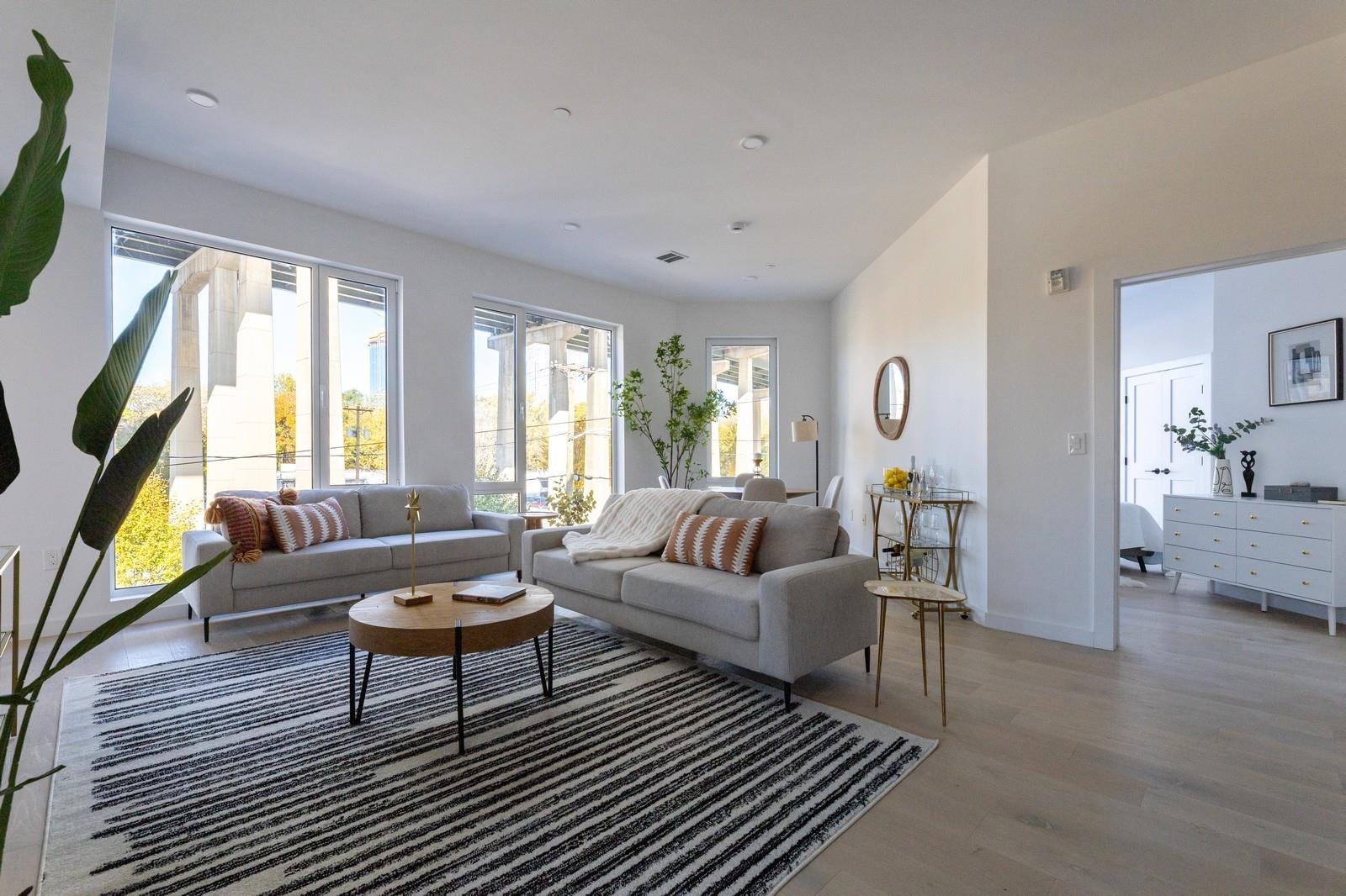 425 3RD ST Unit: 303