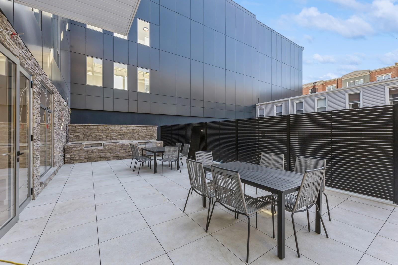 425 3RD ST Unit: 303