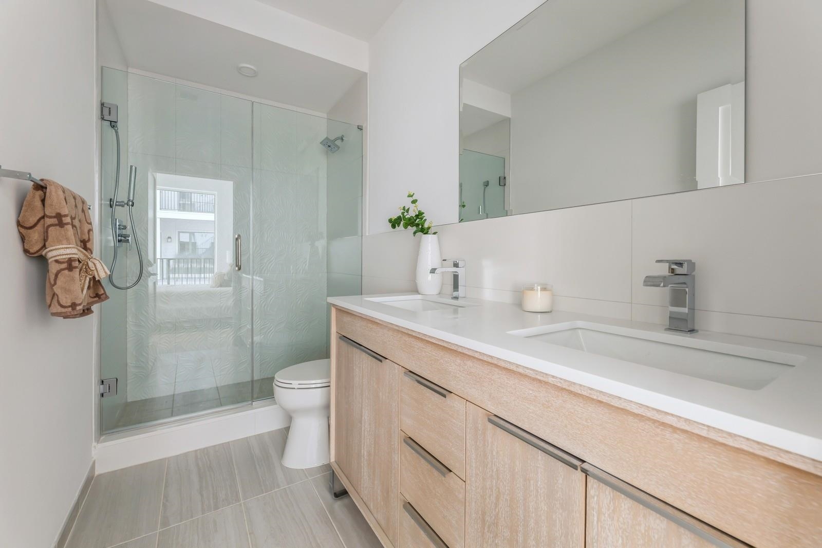 425 3RD ST Unit: 303