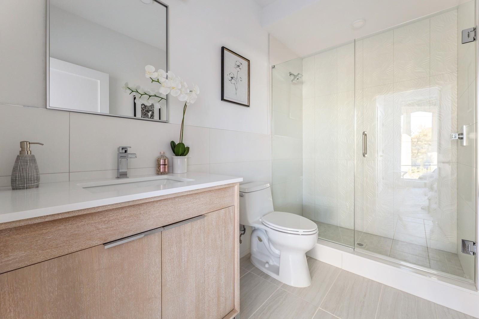 425 3RD ST Unit: 303