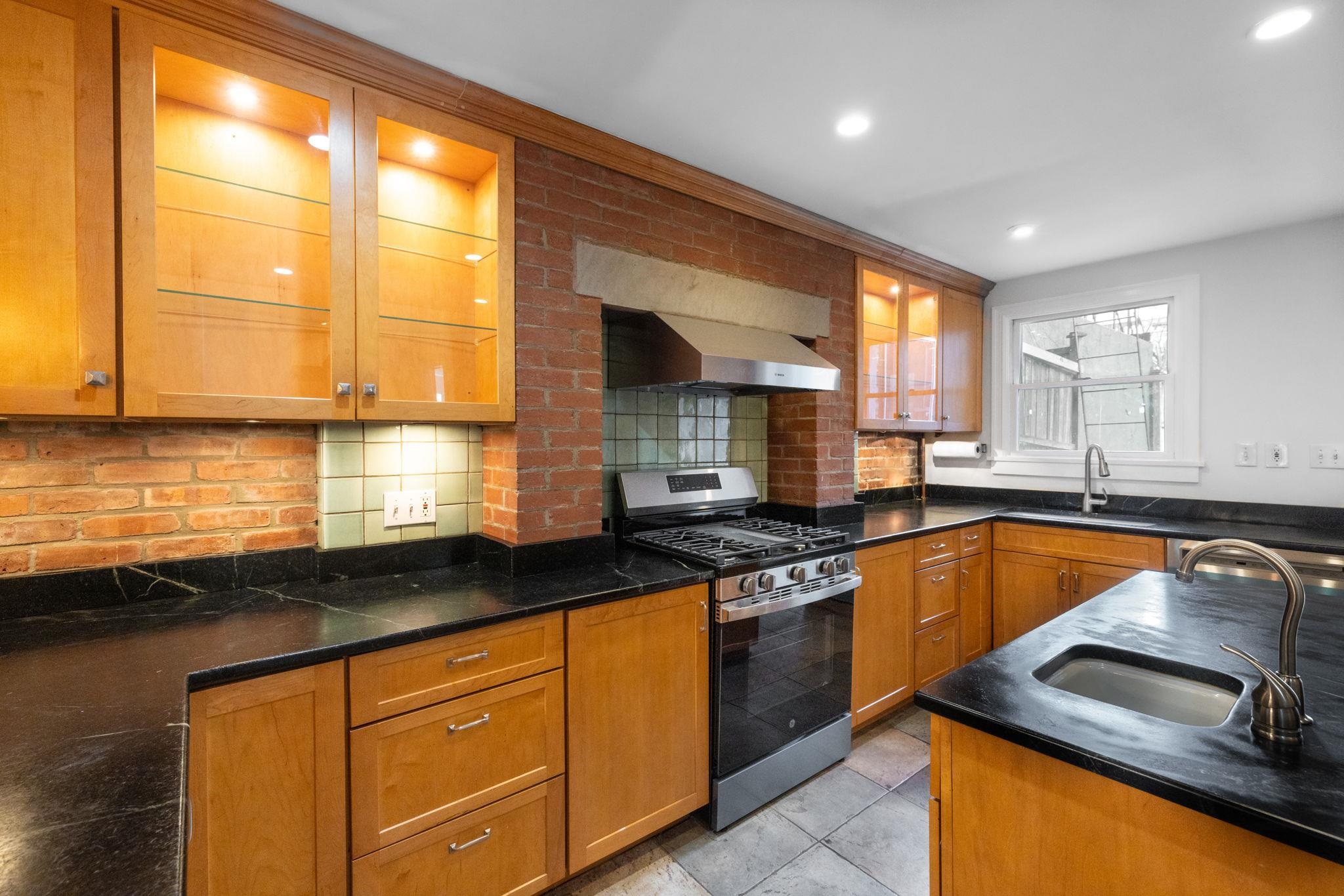126 WAYNE ST Unit: 1