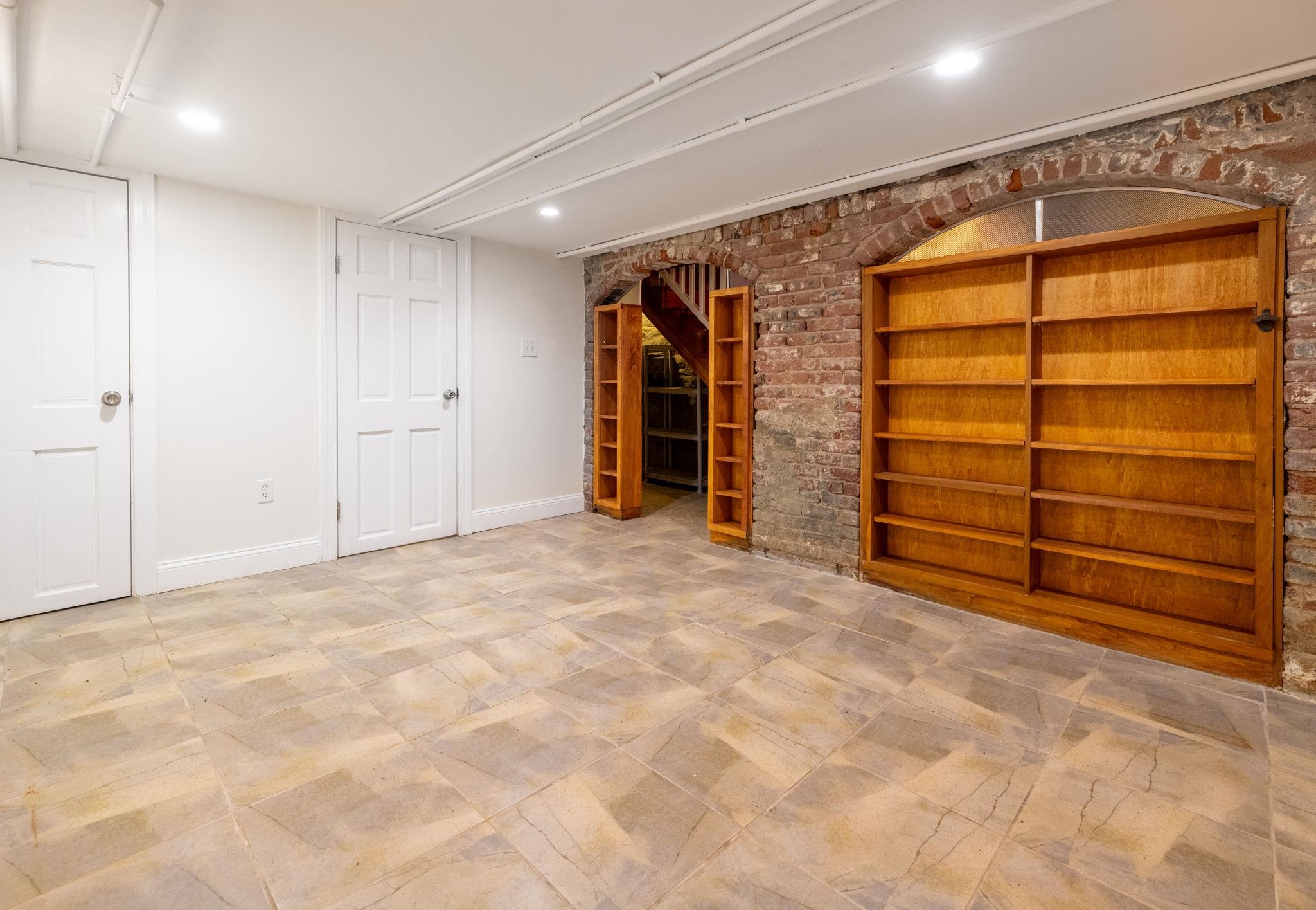 126 WAYNE ST Unit: 1