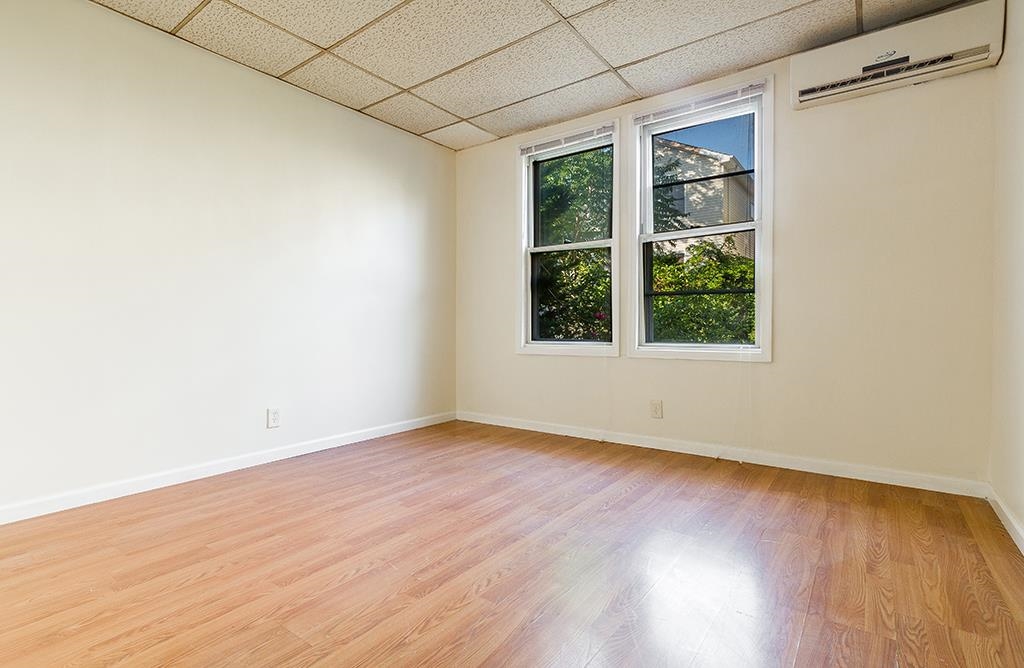 282 NEPTUNE AVE