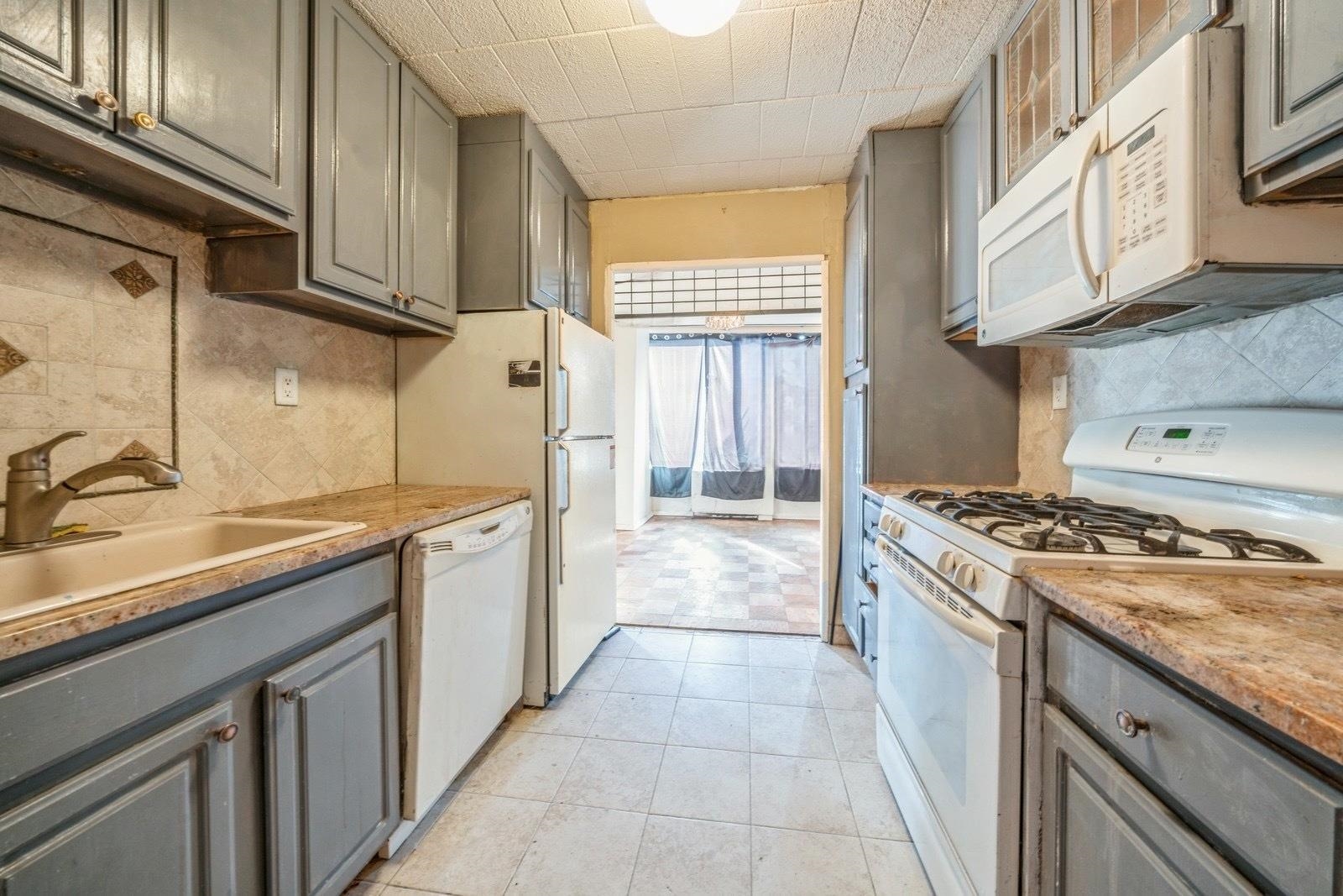 9060 PALISADE AVE Unit: 515