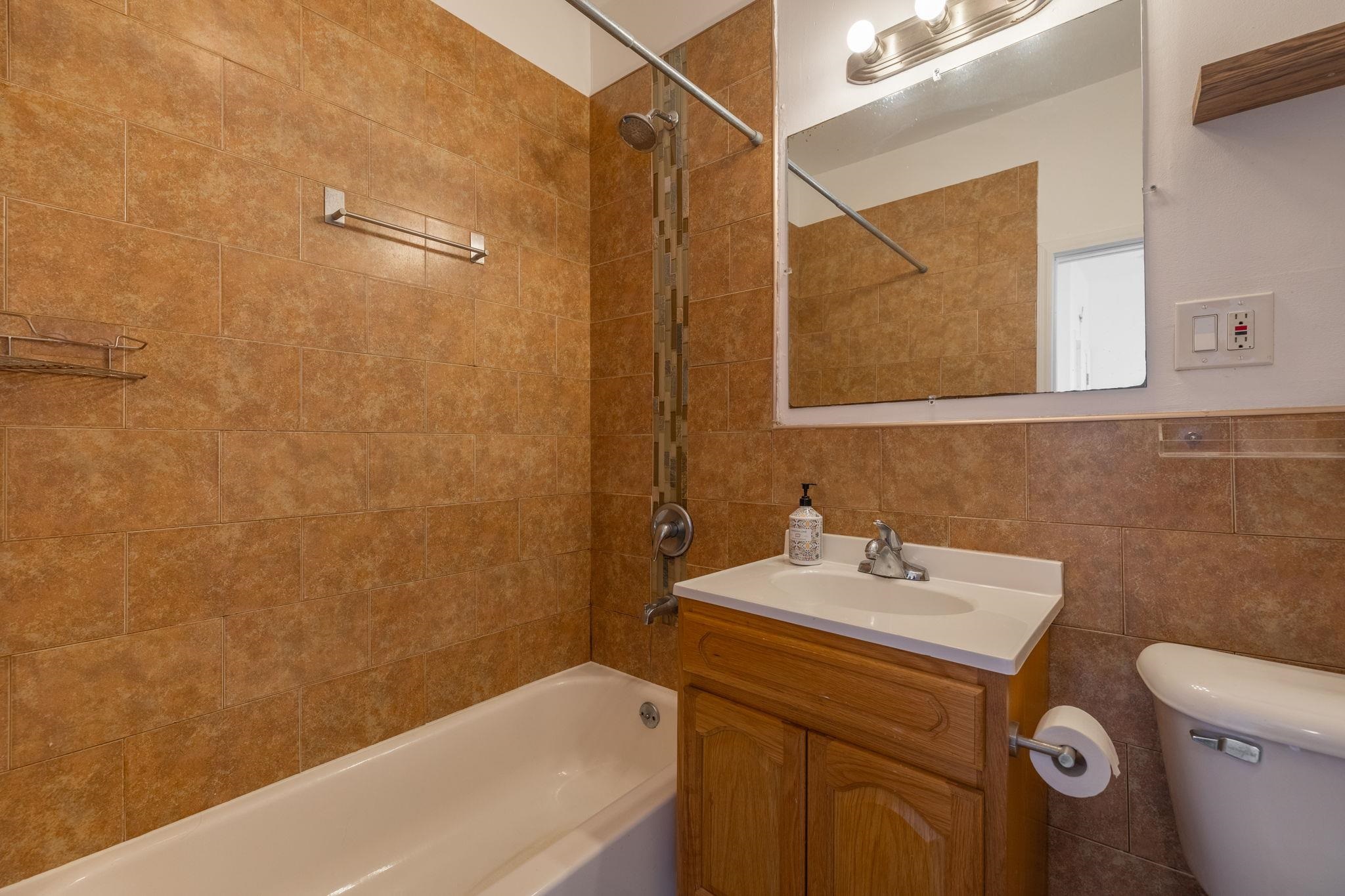 60 JEWETT AVE Unit: 2