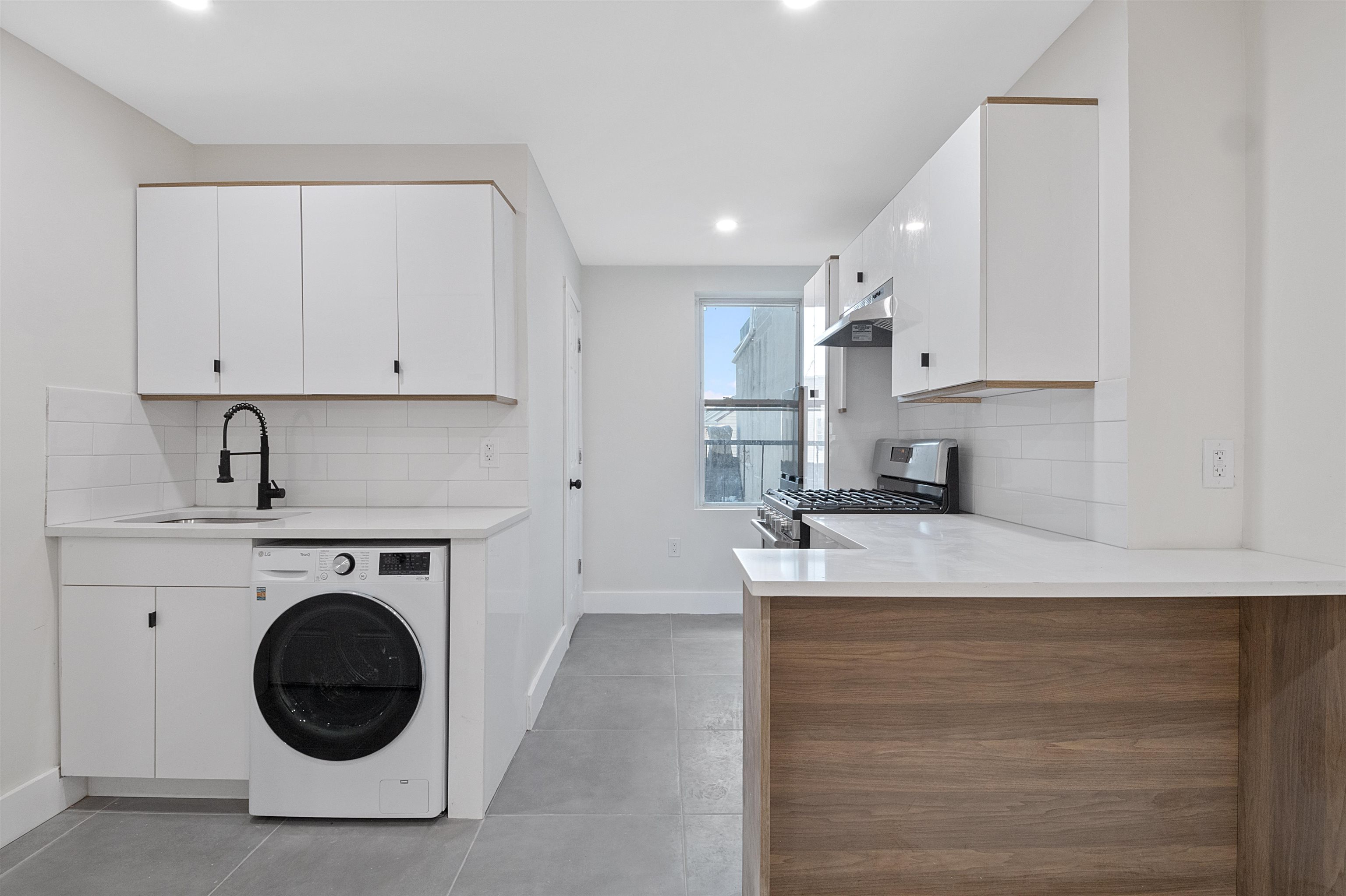 388 PALISADE AVE Unit: 5