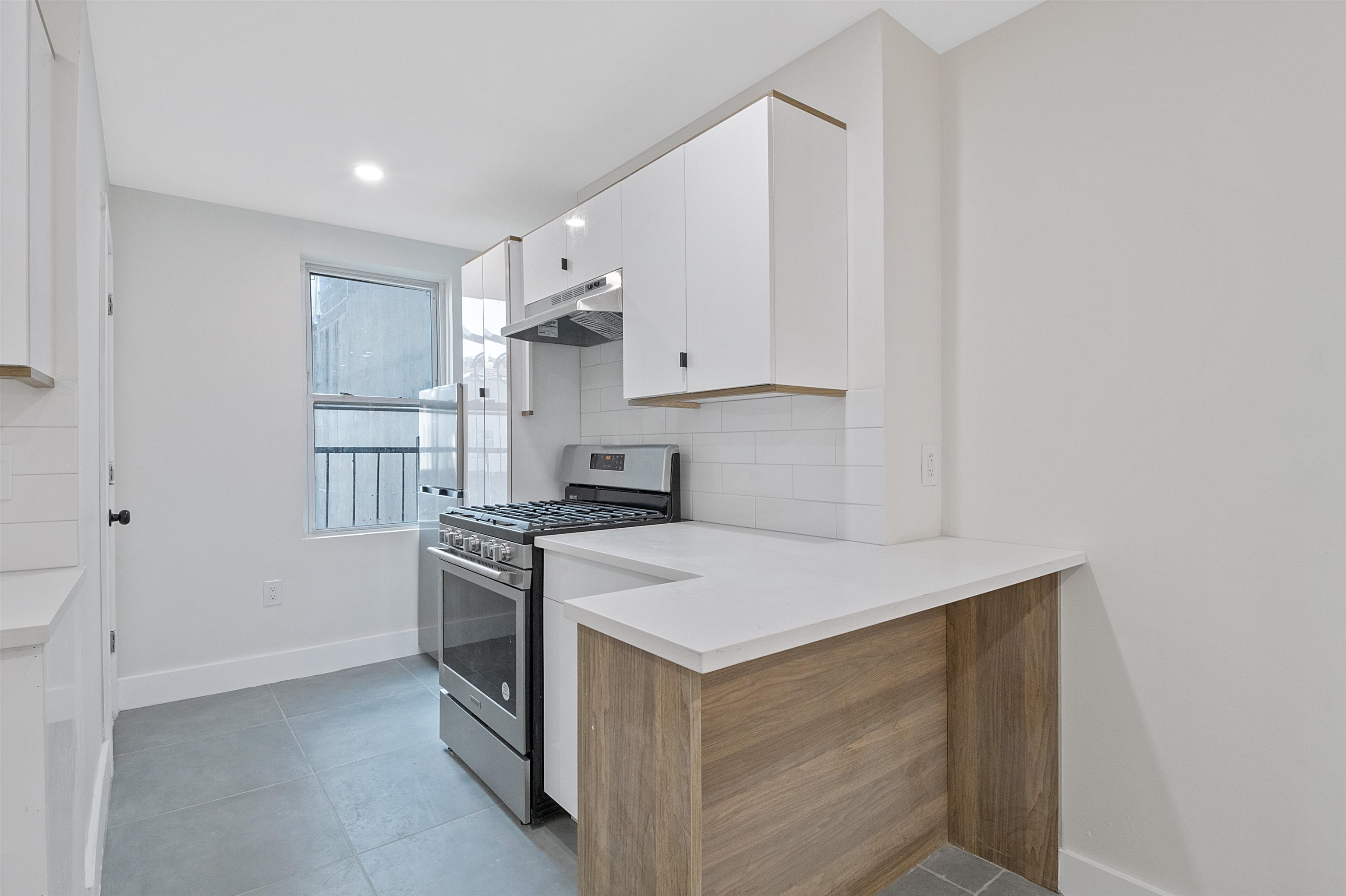 388 PALISADE AVE Unit: 5