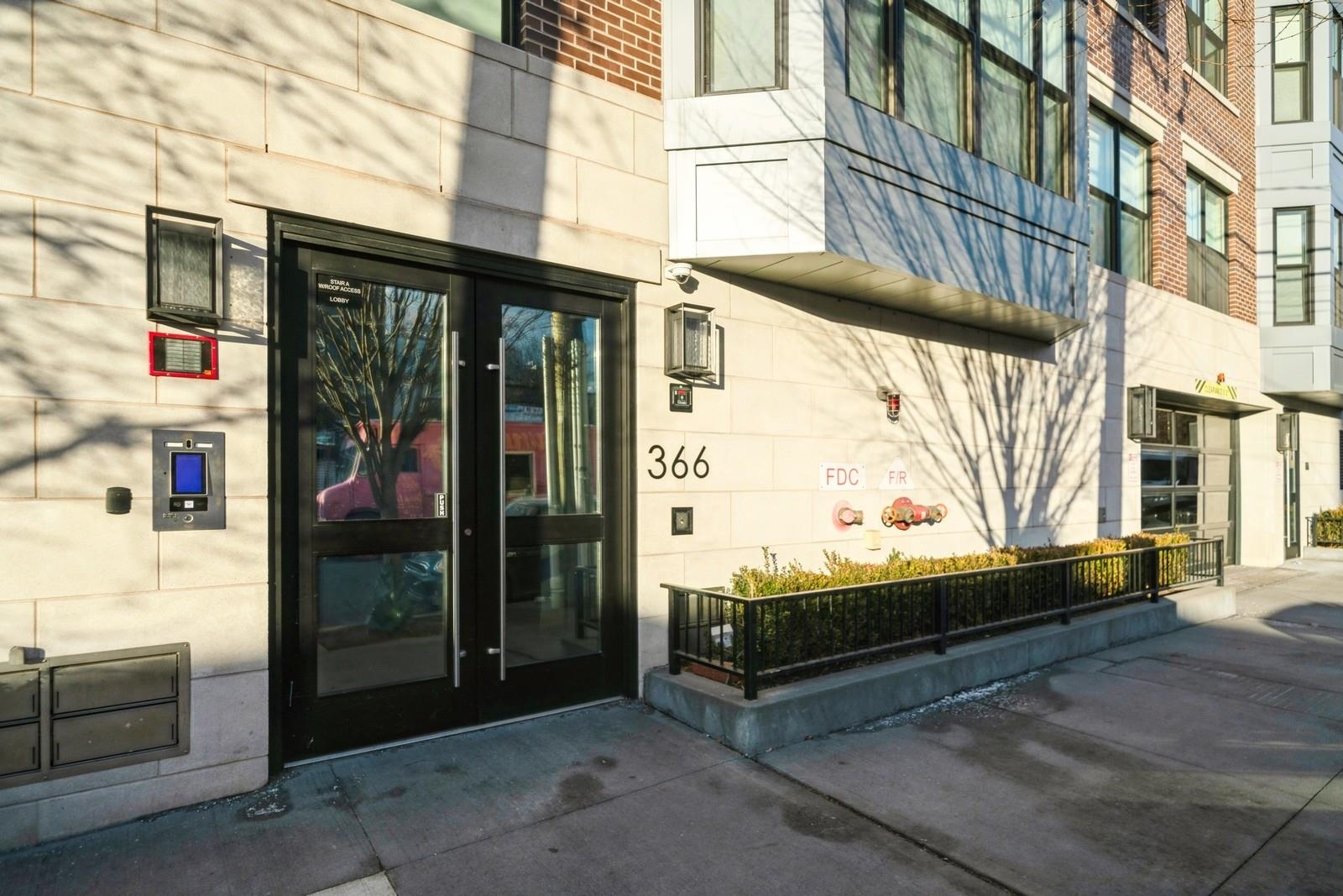 366 6TH ST Unit: 401