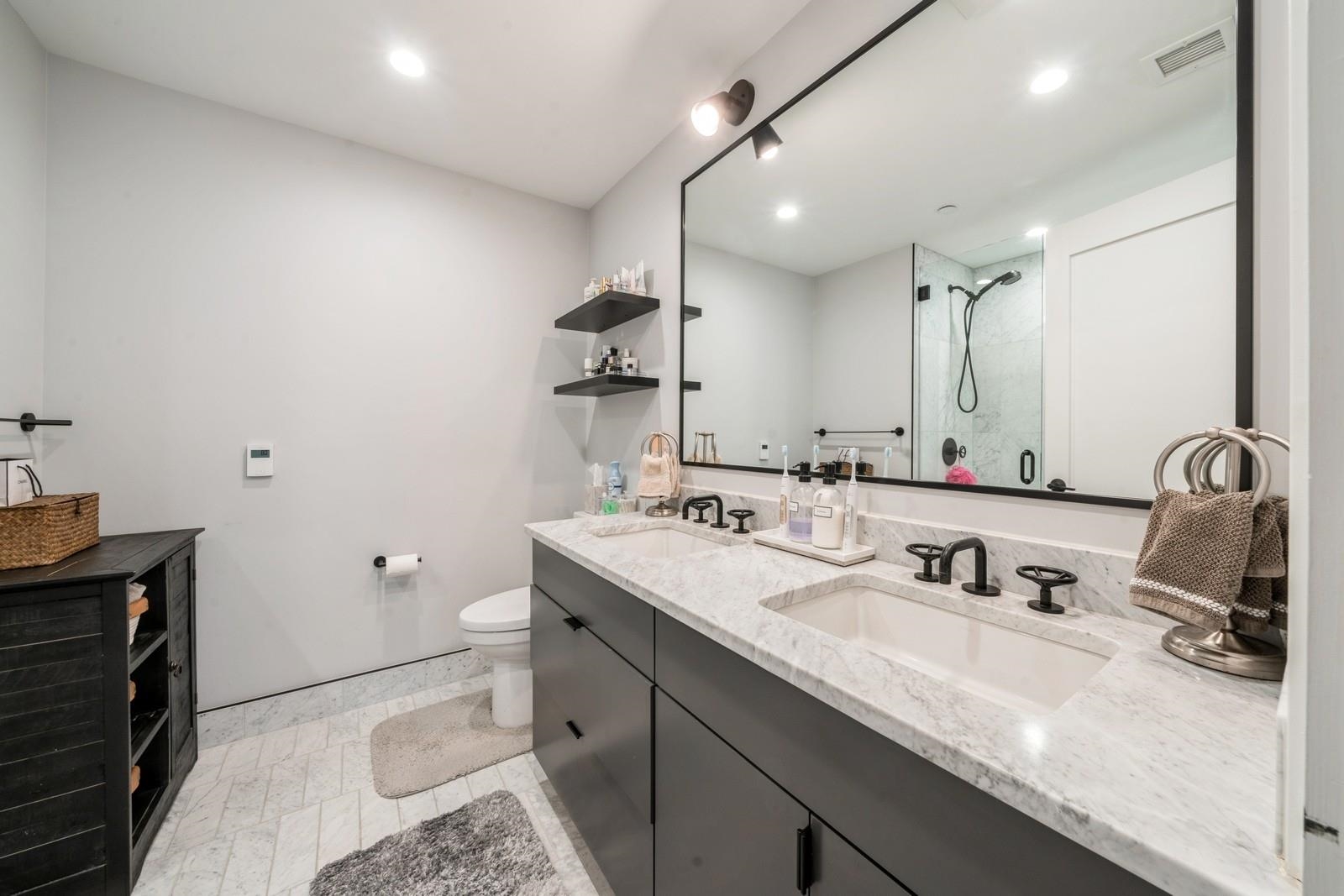 366 6TH ST Unit: 401