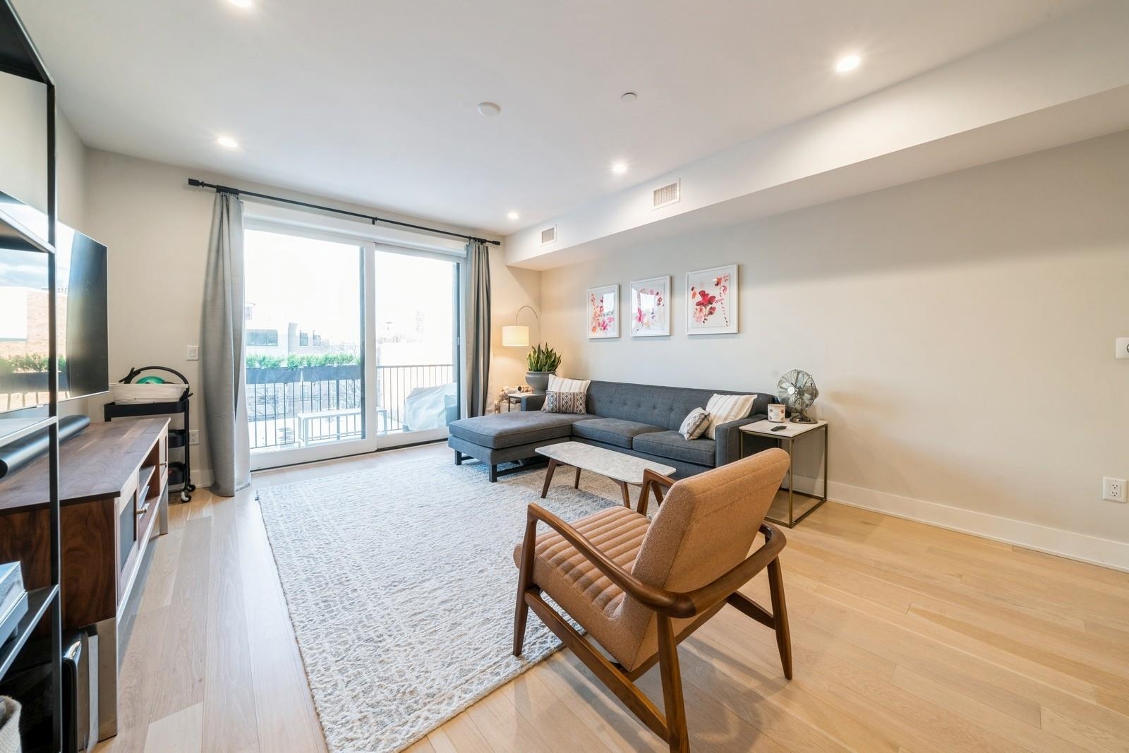 366 6TH ST Unit: 401