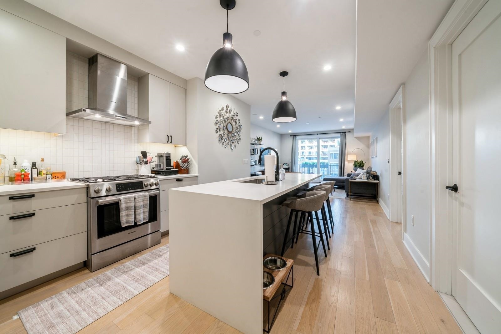 366 6TH ST Unit: 401