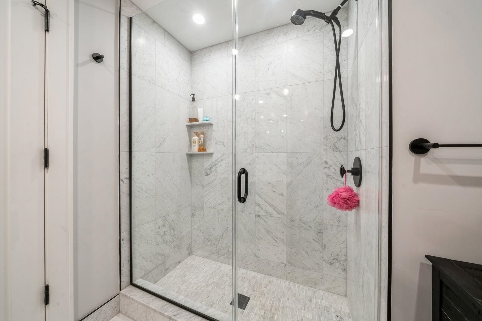 366 6TH ST Unit: 401
