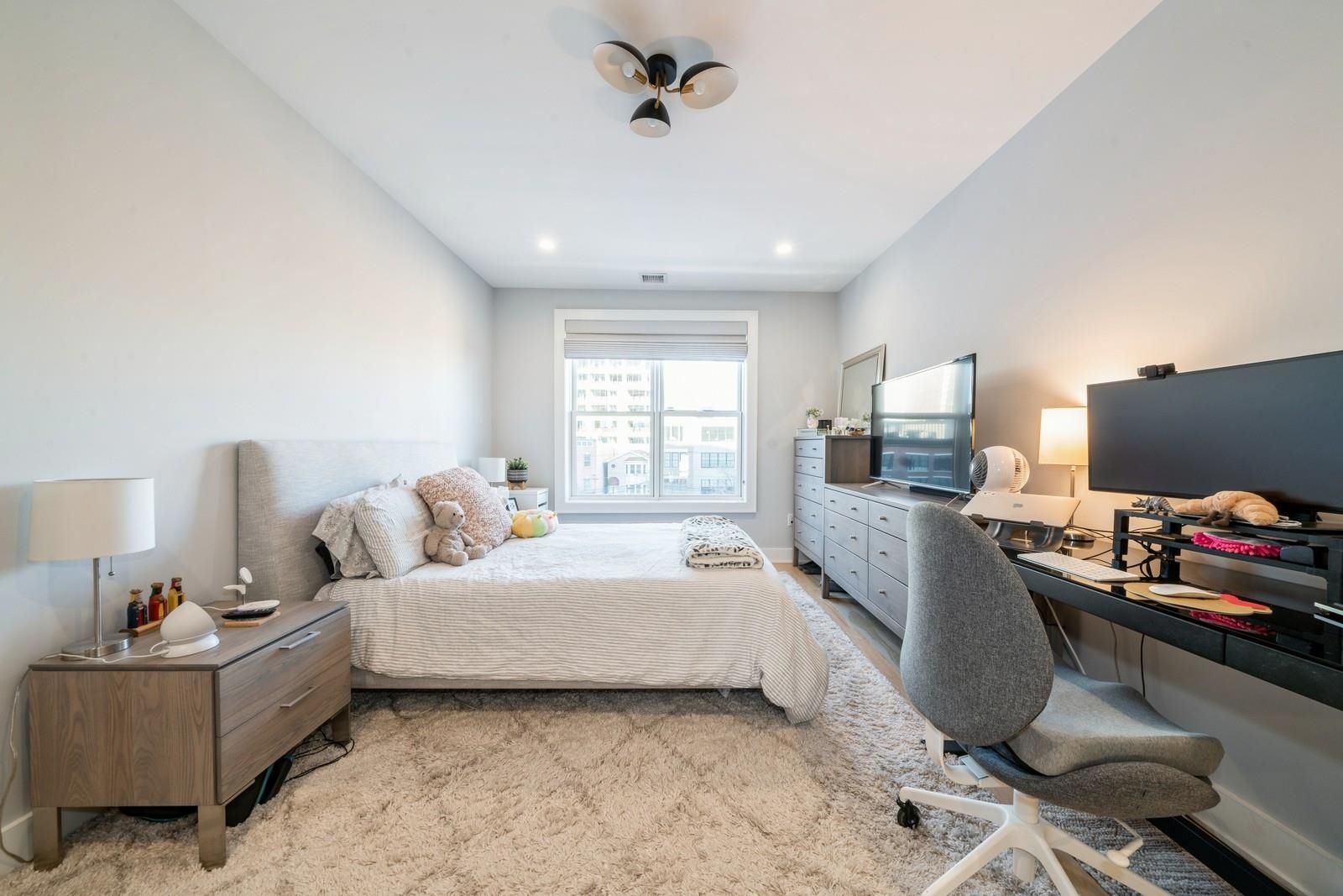 366 6TH ST Unit: 401