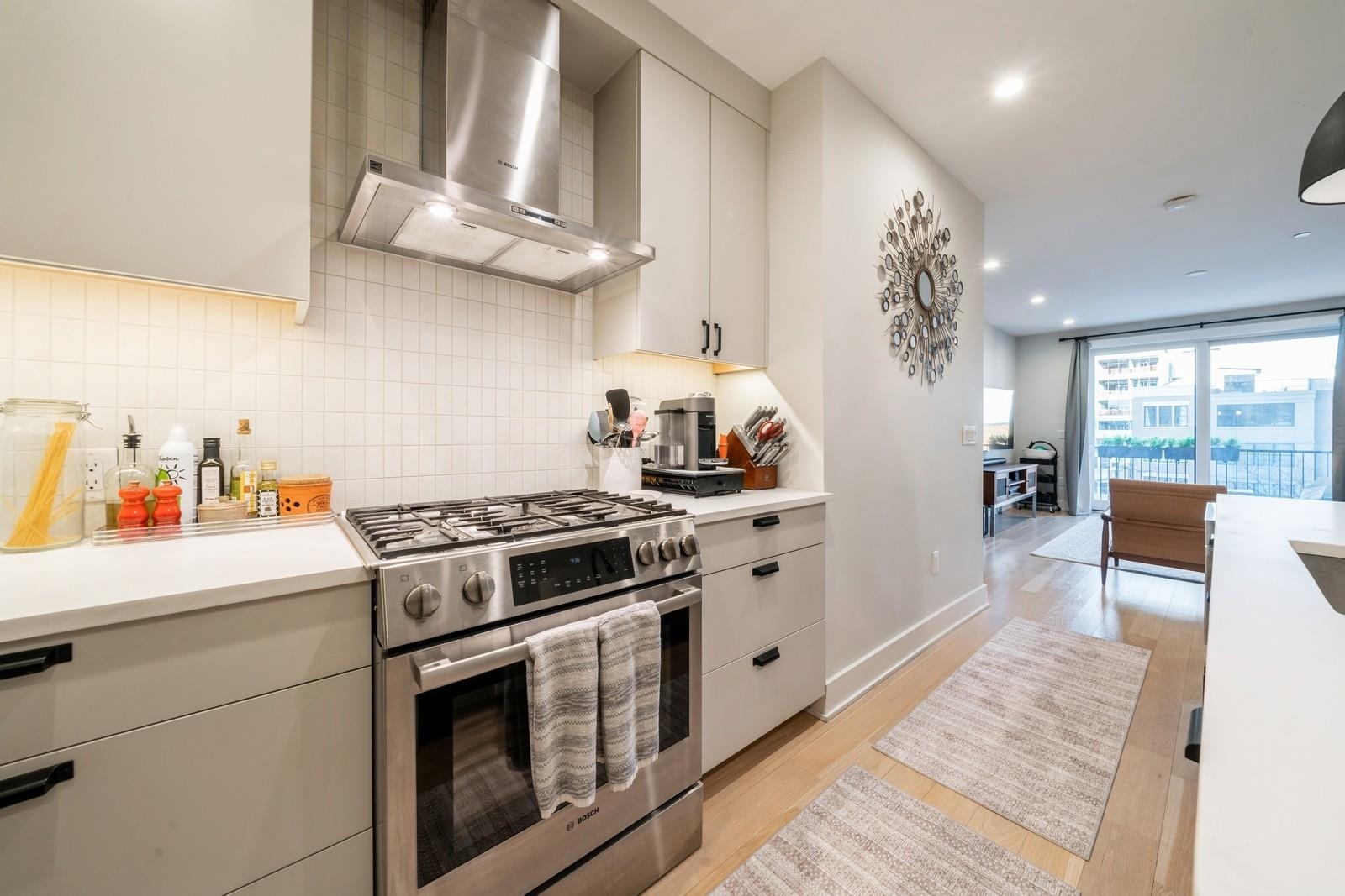366 6TH ST Unit: 401