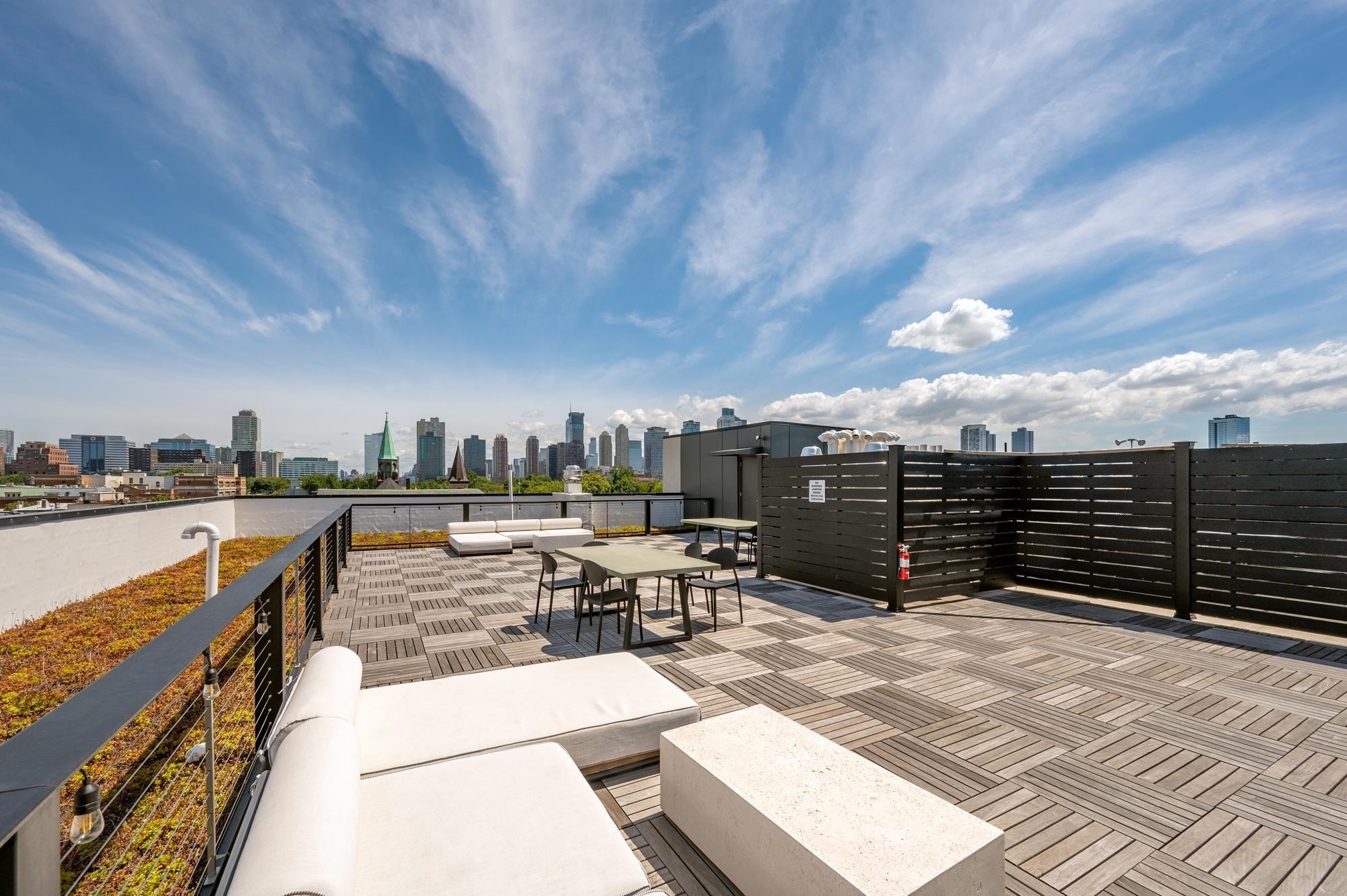 366 6TH ST Unit: 401