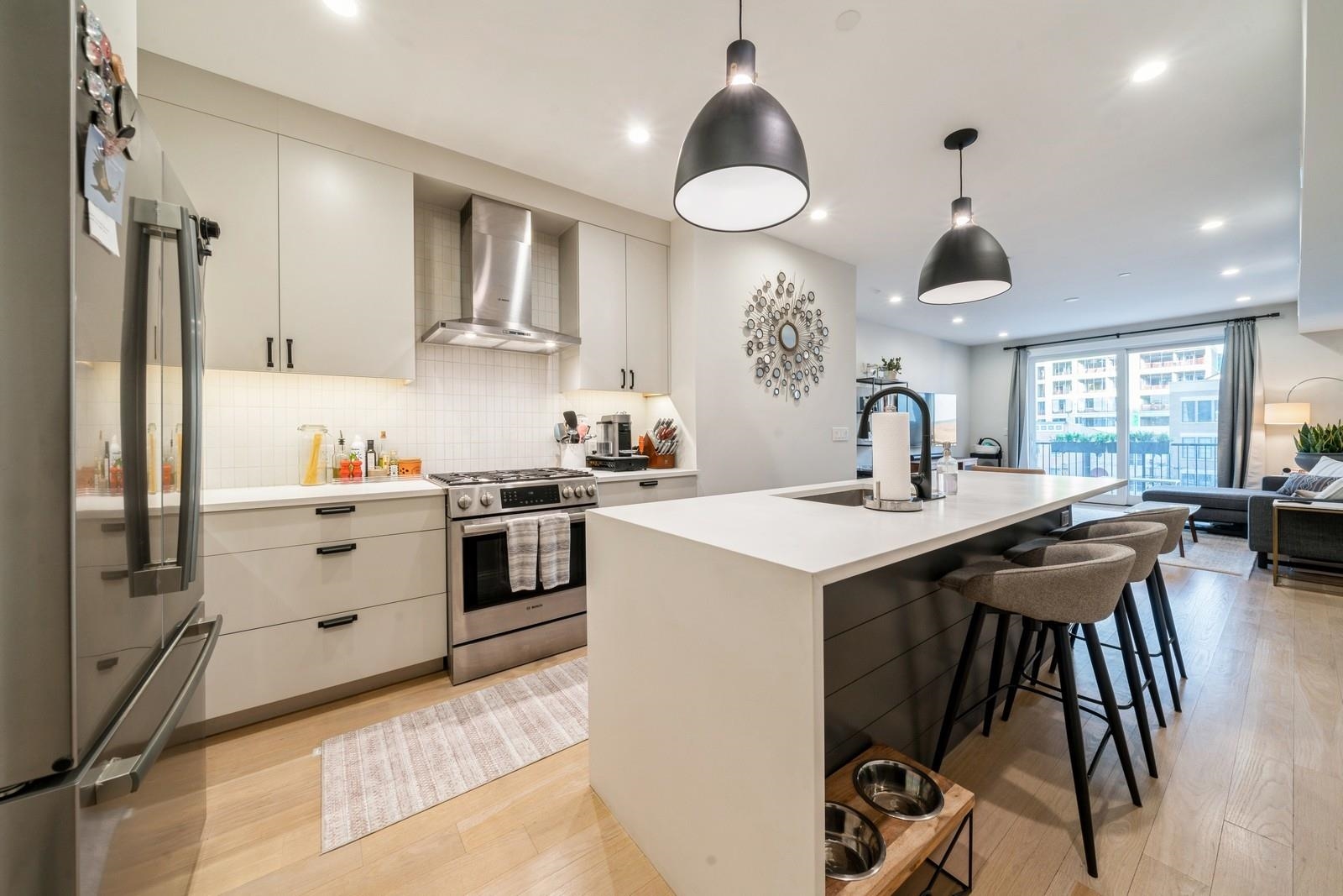 366 6TH ST Unit: 401