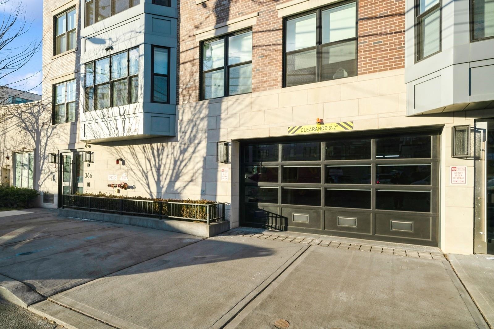 366 6TH ST Unit: 401