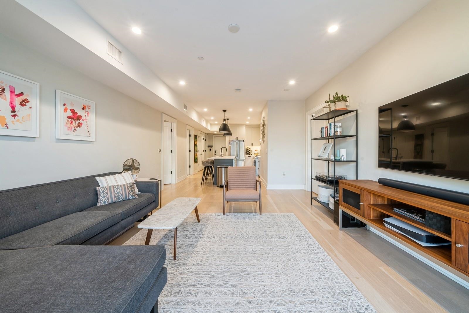 366 6TH ST Unit: 401