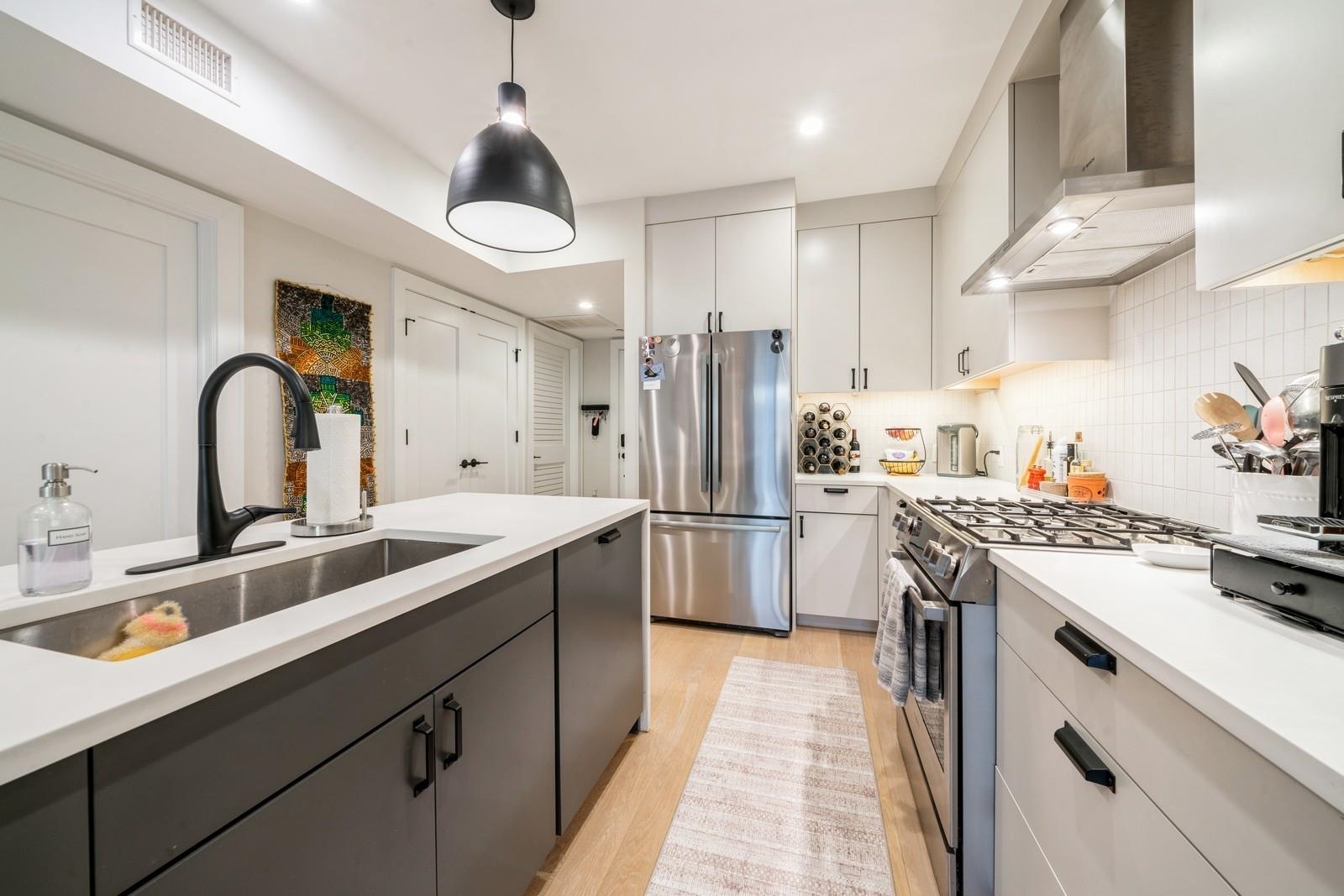 366 6TH ST Unit: 401