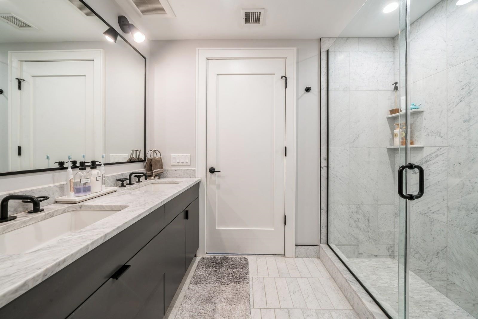 366 6TH ST Unit: 401