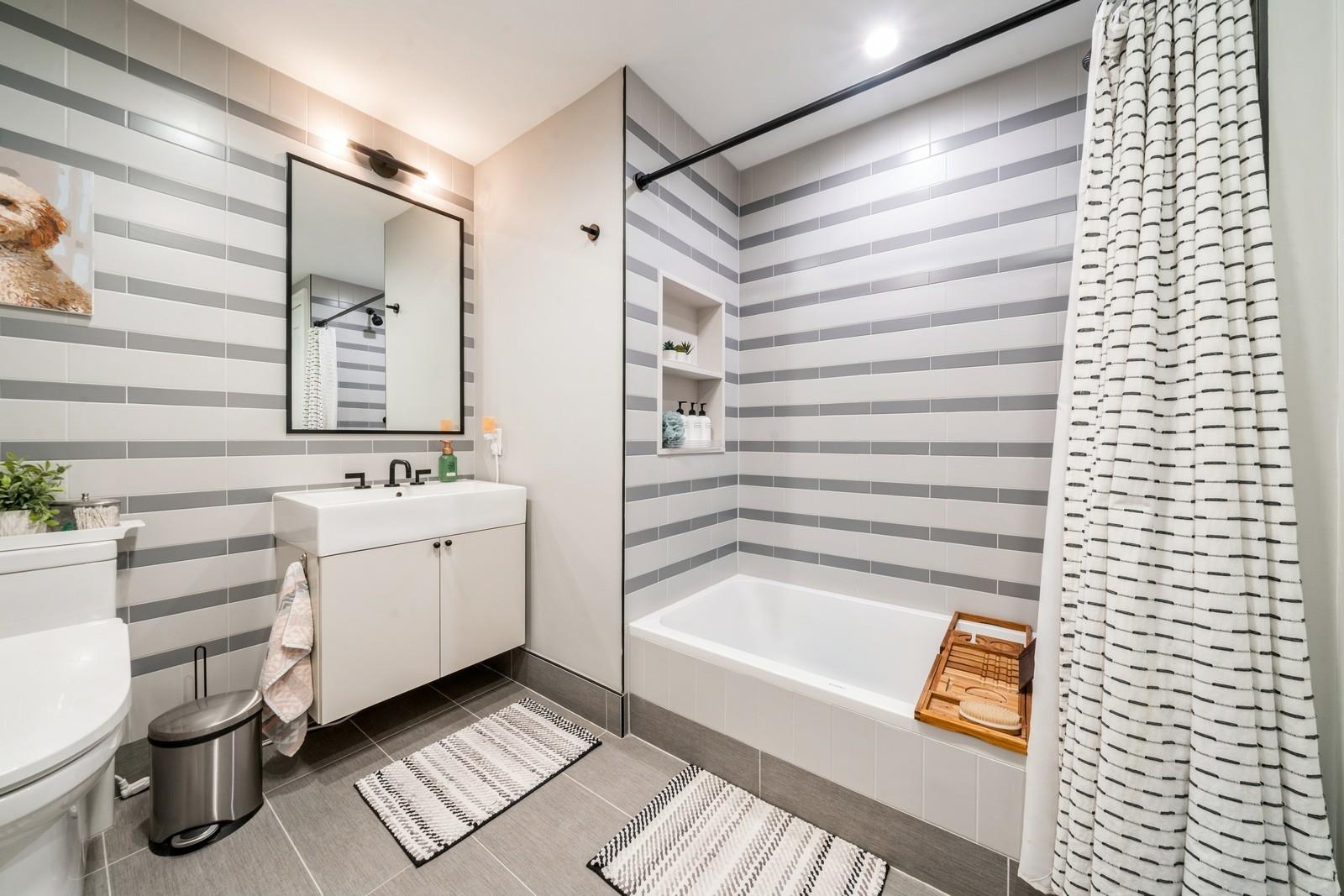 366 6TH ST Unit: 401