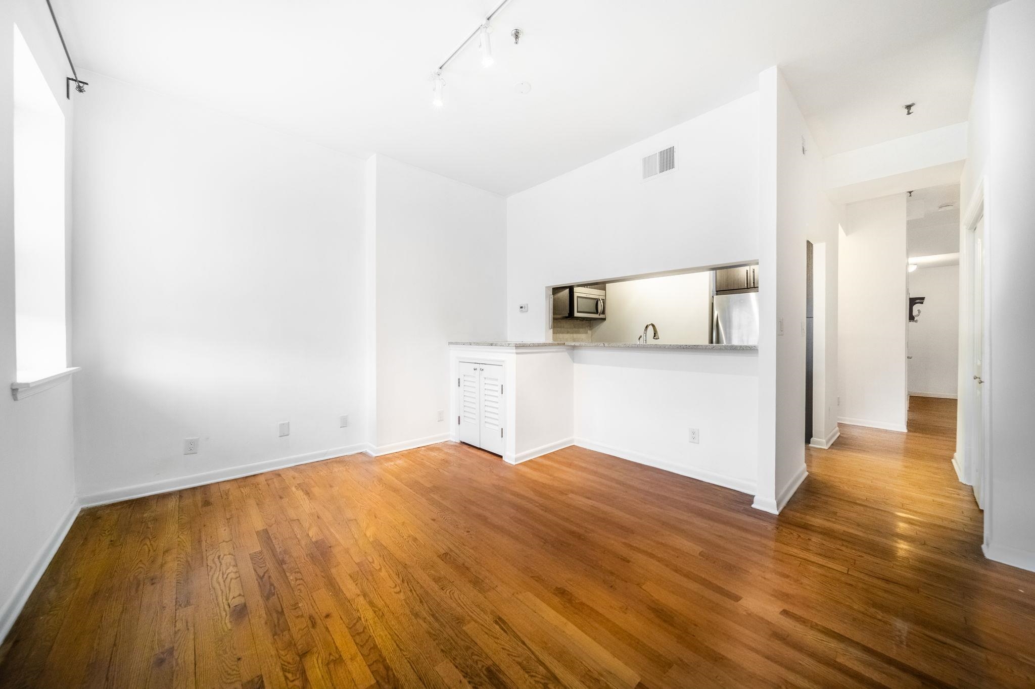 227 CHRISTOPHER COLUMBUS DR Unit: 111b