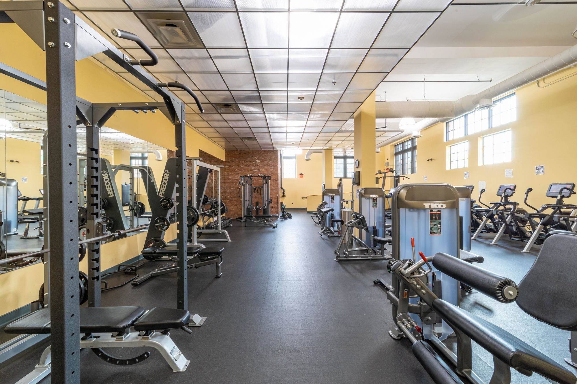 227 CHRISTOPHER COLUMBUS DR Unit: 111b