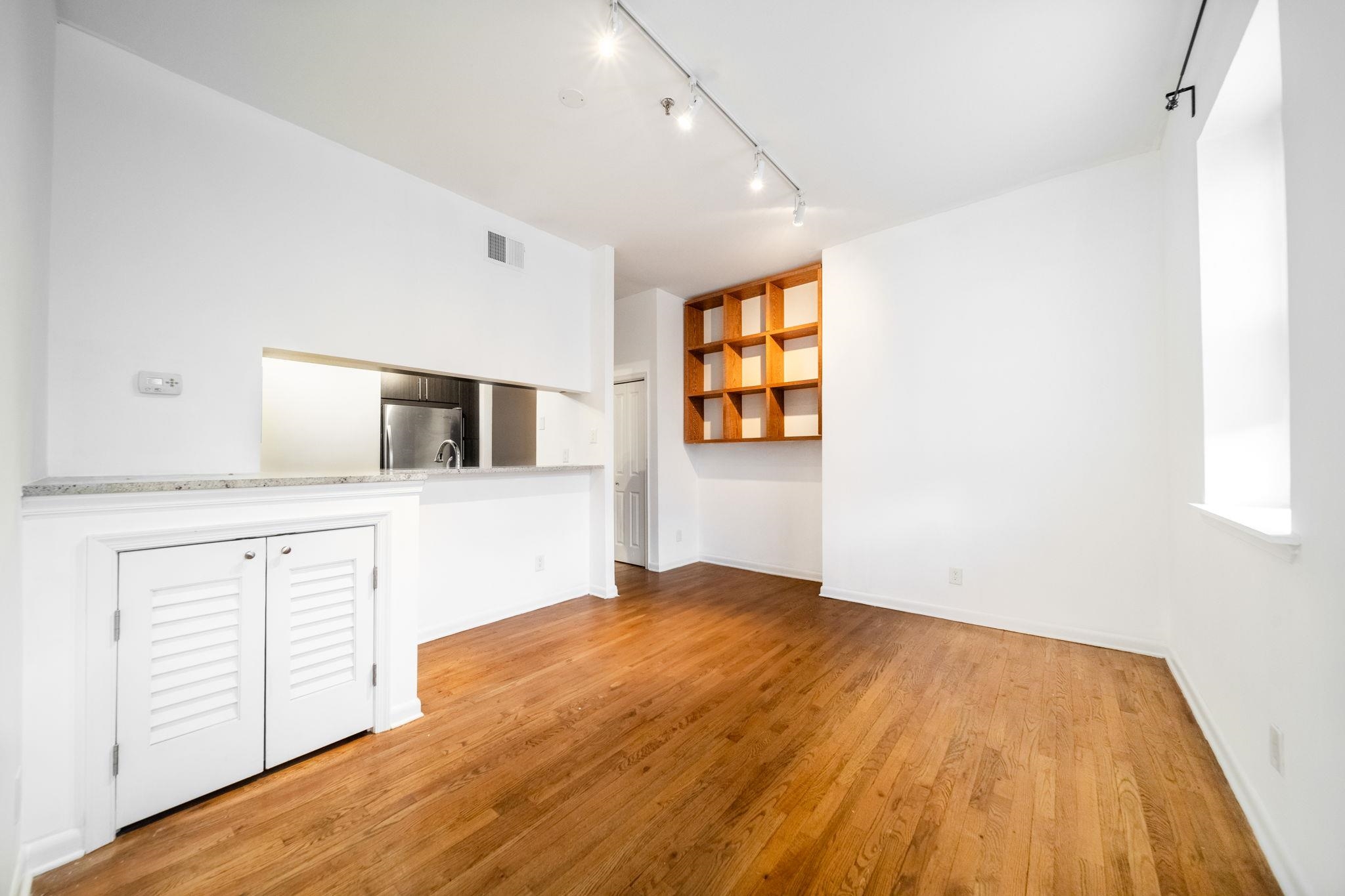 227 CHRISTOPHER COLUMBUS DR Unit: 111b