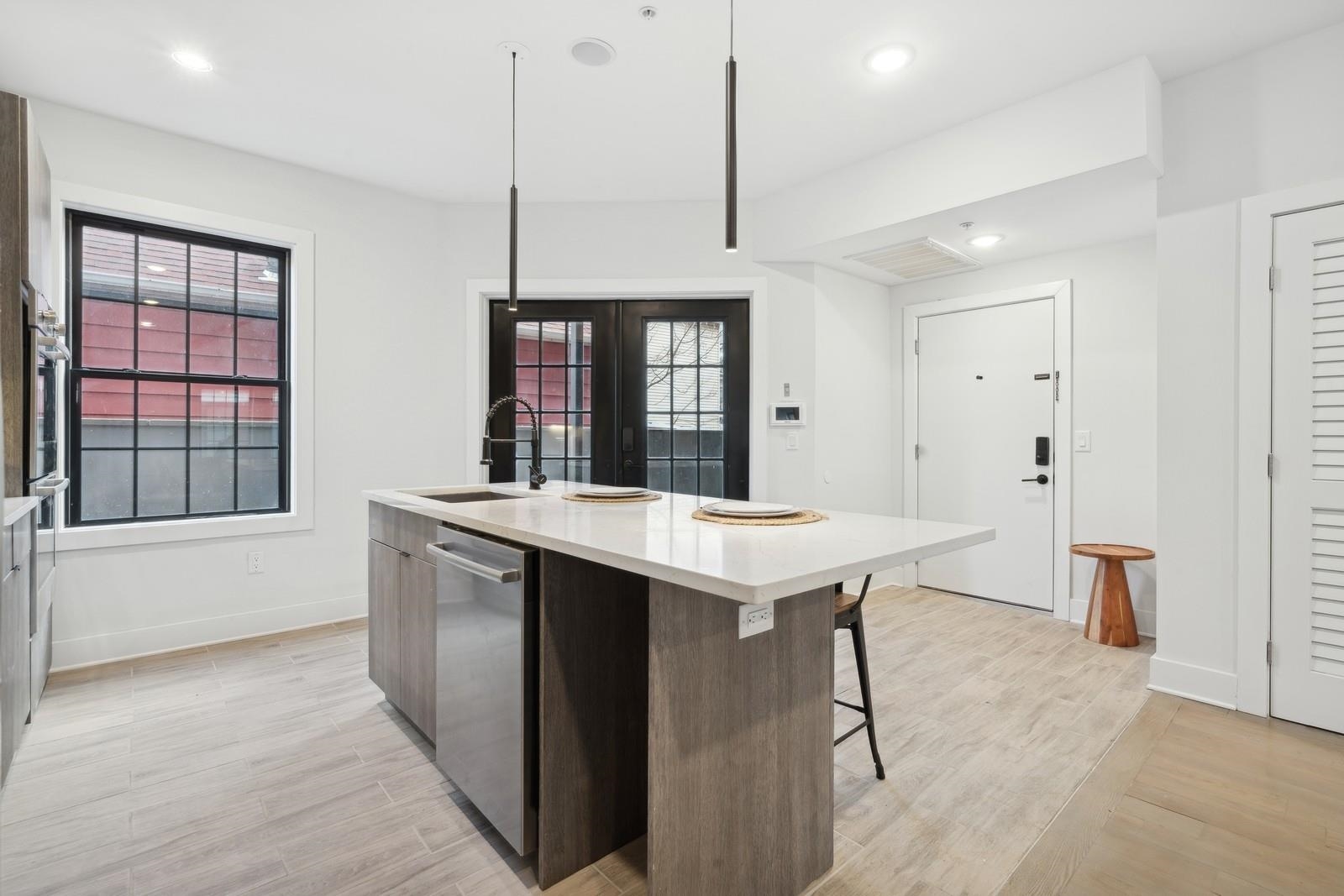 122-124 NEW YORK AVE Unit: 201
